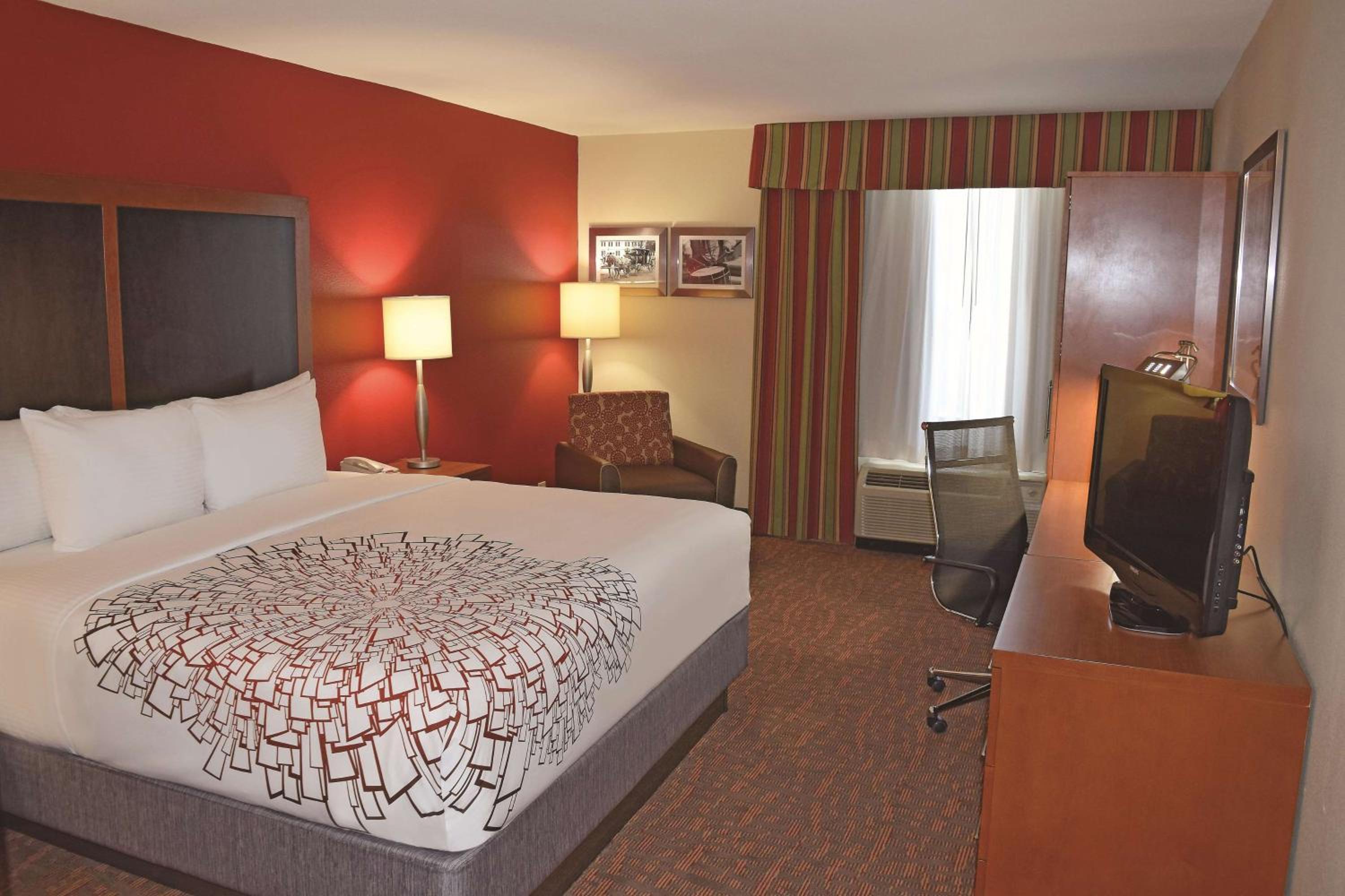King Room - Non-Smoking photo 2