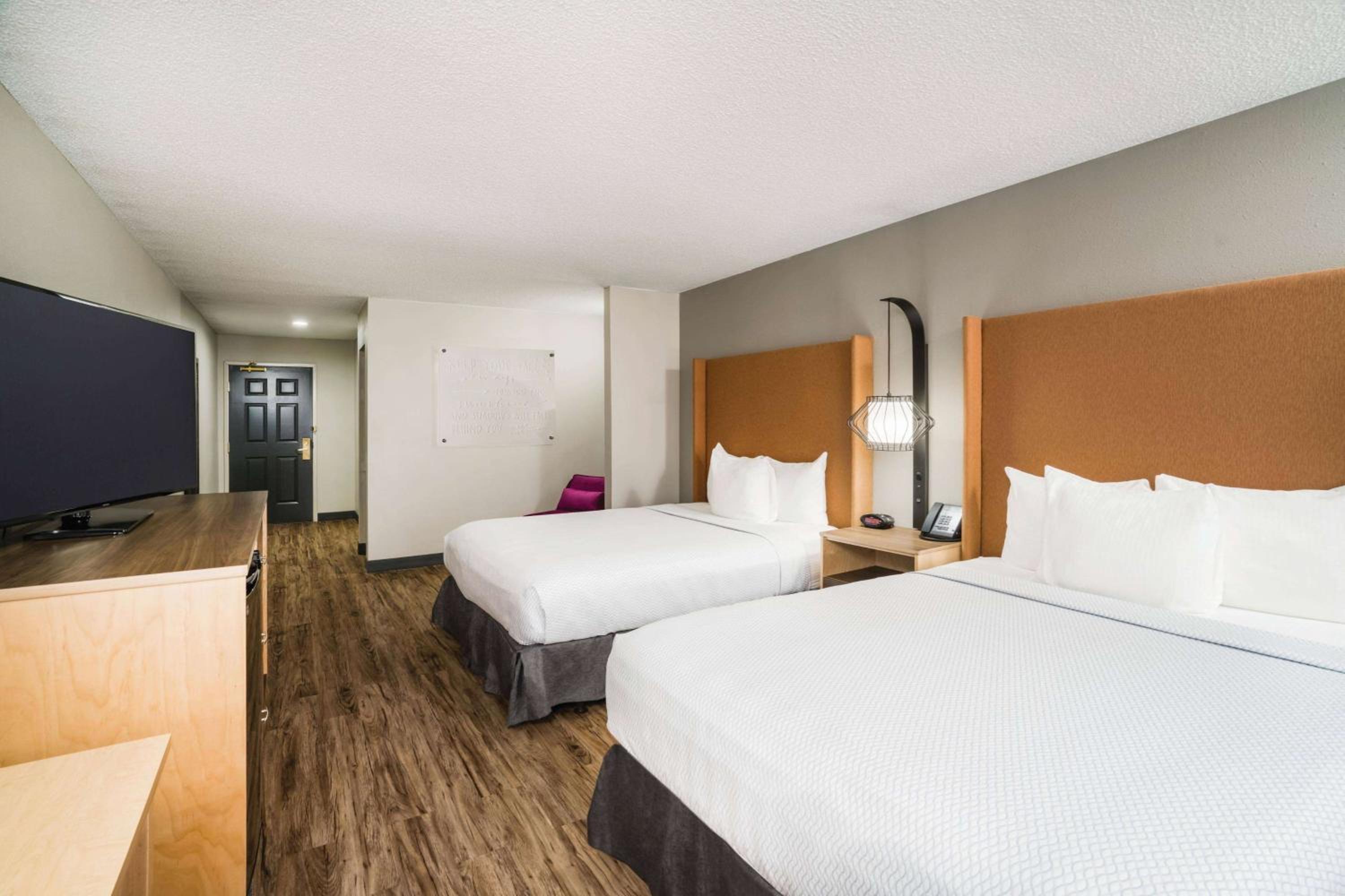 Queen Room with Two Queen Beds and Roll-in Shower - Mobility Accessible/Non-Smoking - Photo 1