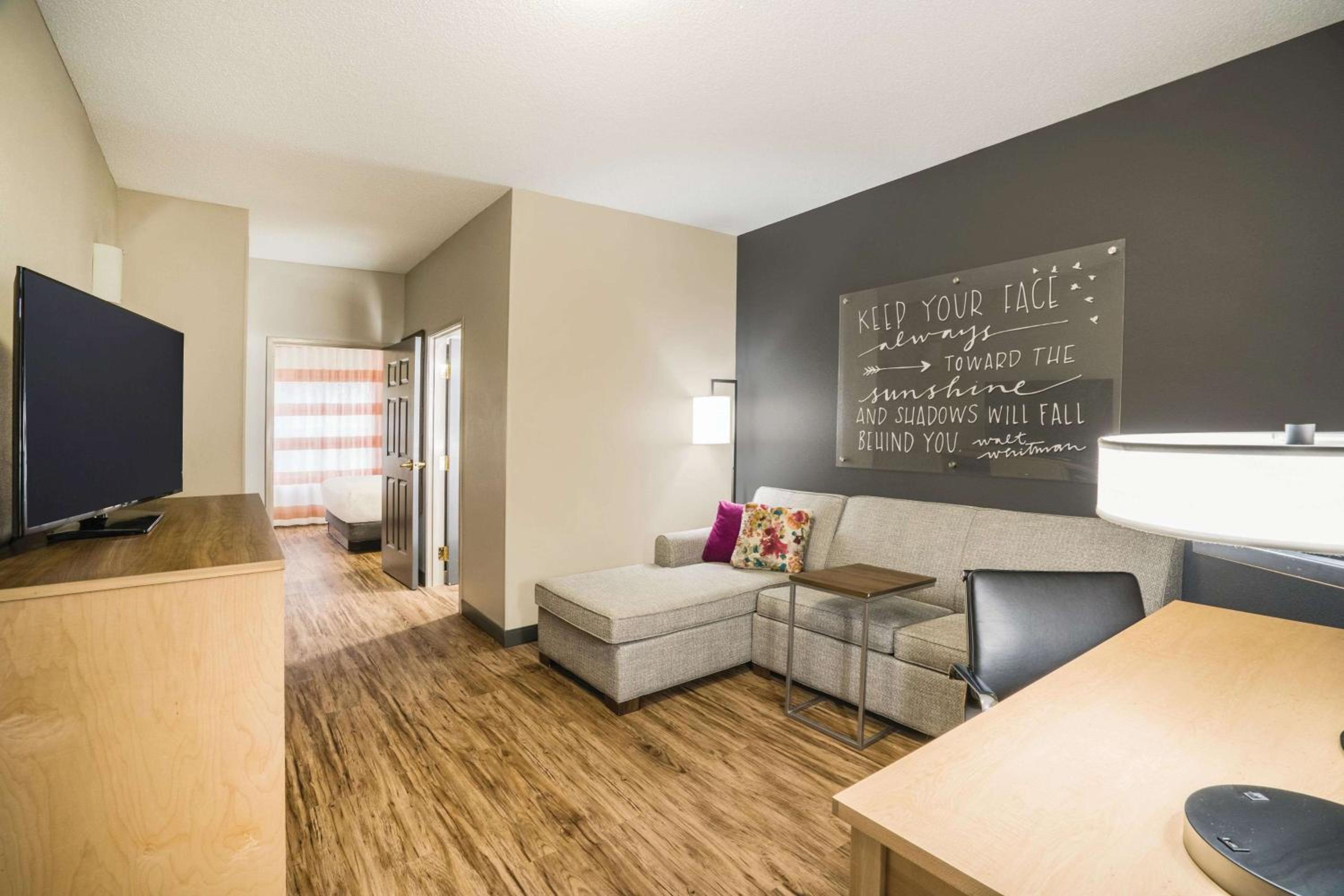 1 King Bed, Sofa Bed, 2-Room Suite, Non-Smoking - Photo 2