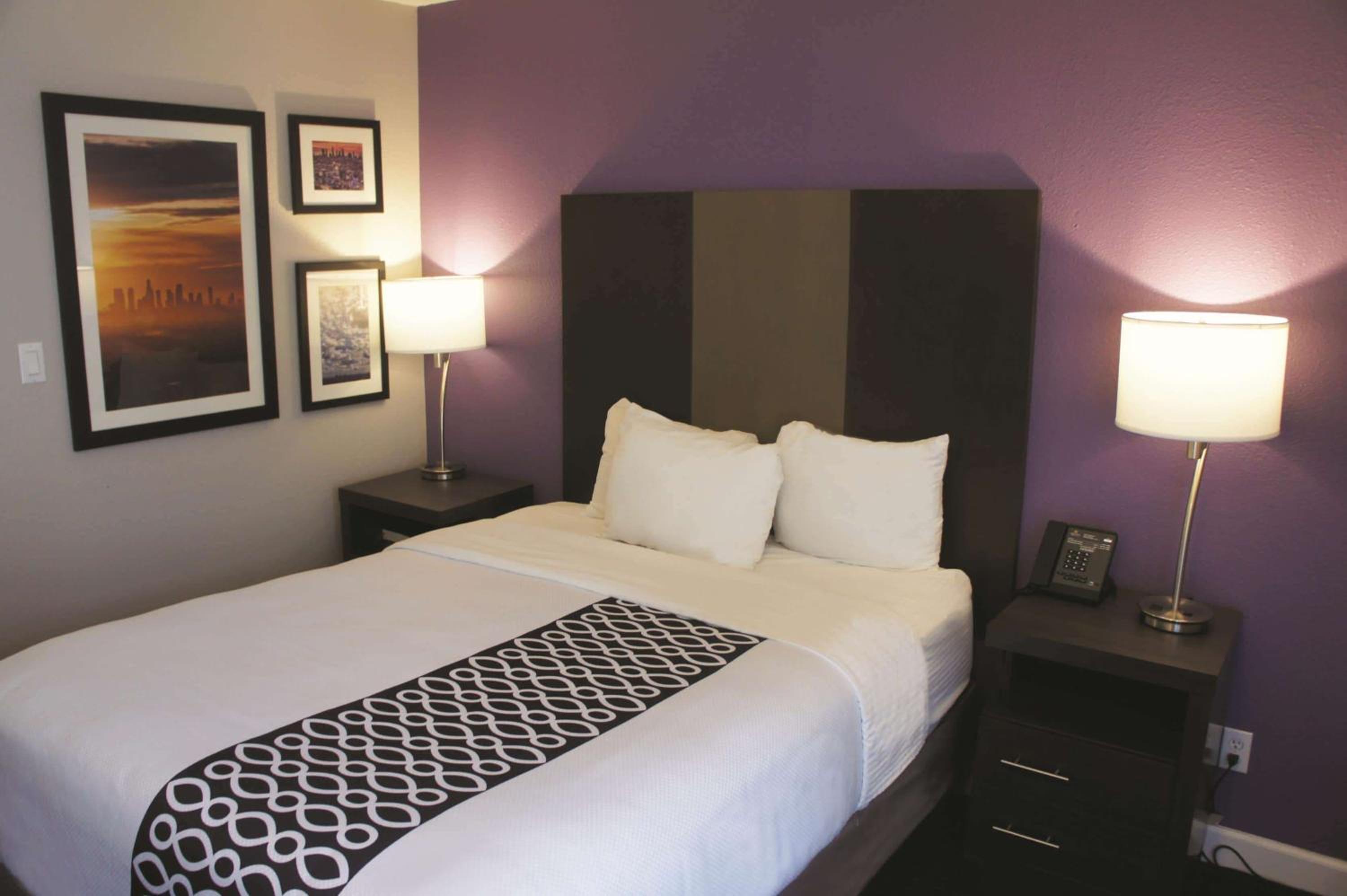 Queen Room - Mobility Access/Non-Smoking - Photo 2