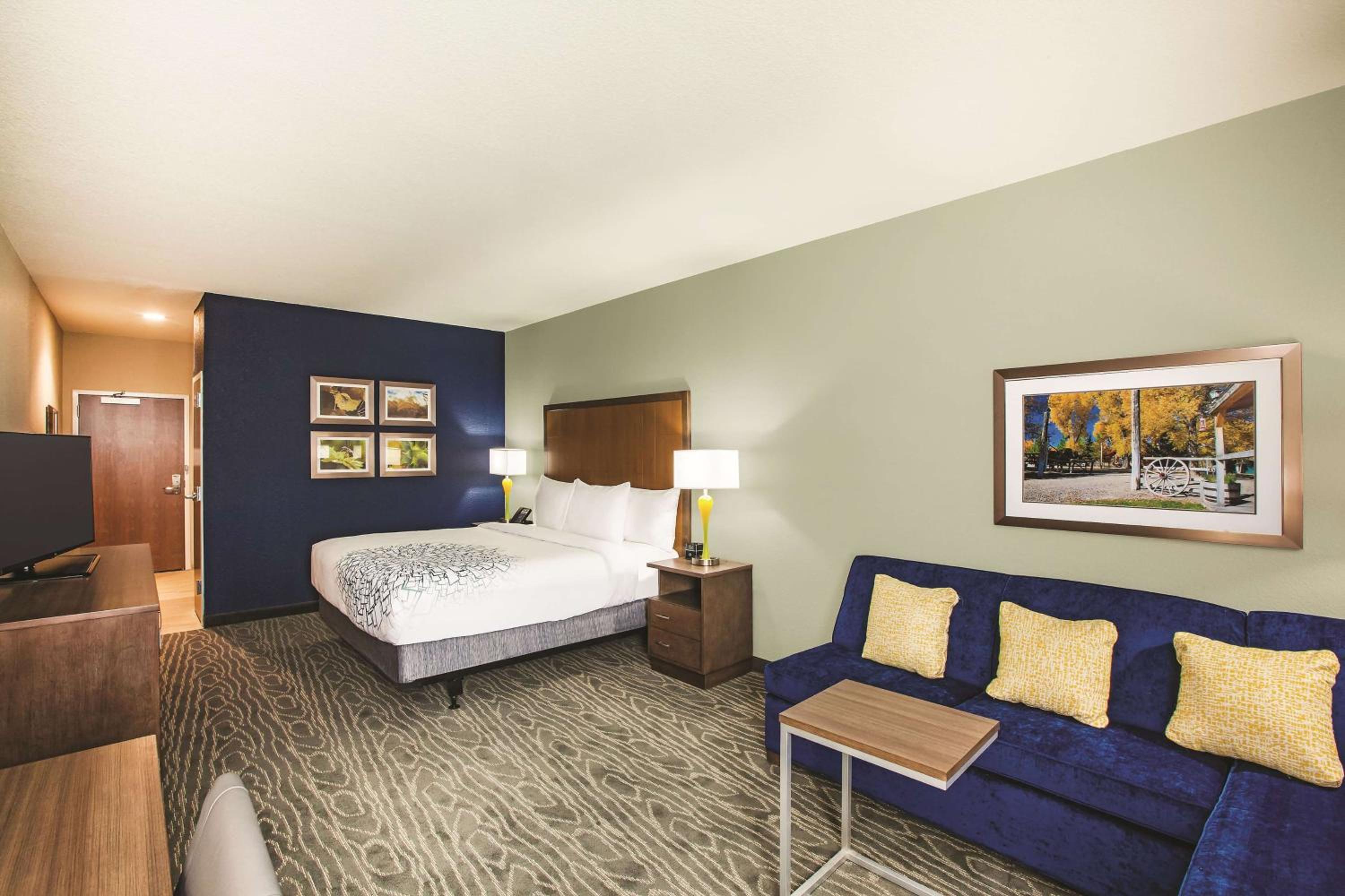 King Room with Mobility/Hearing Impaired Access - Non-Smoking photo 2