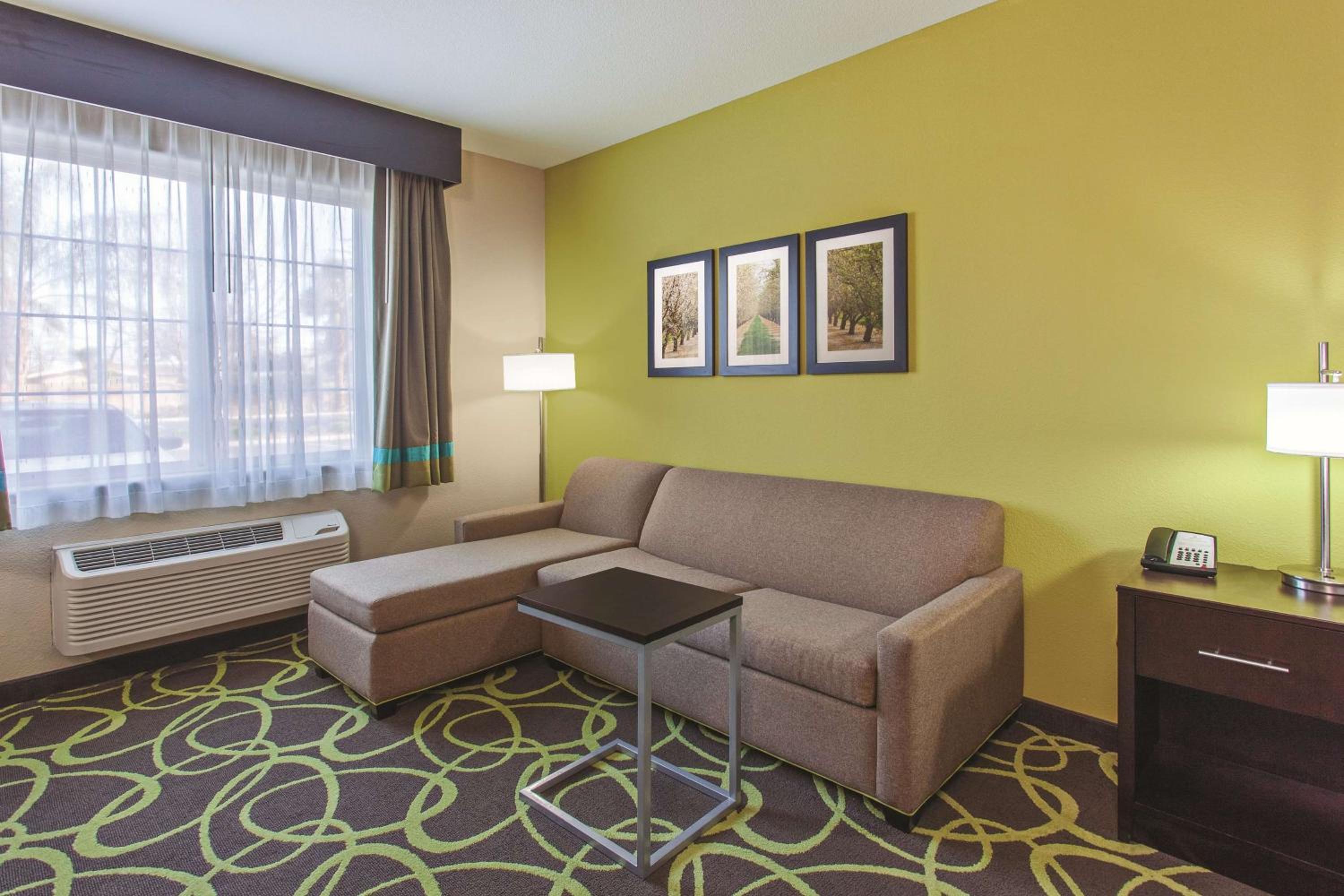 Executive King Room - Non-Smoking - Photo 2
