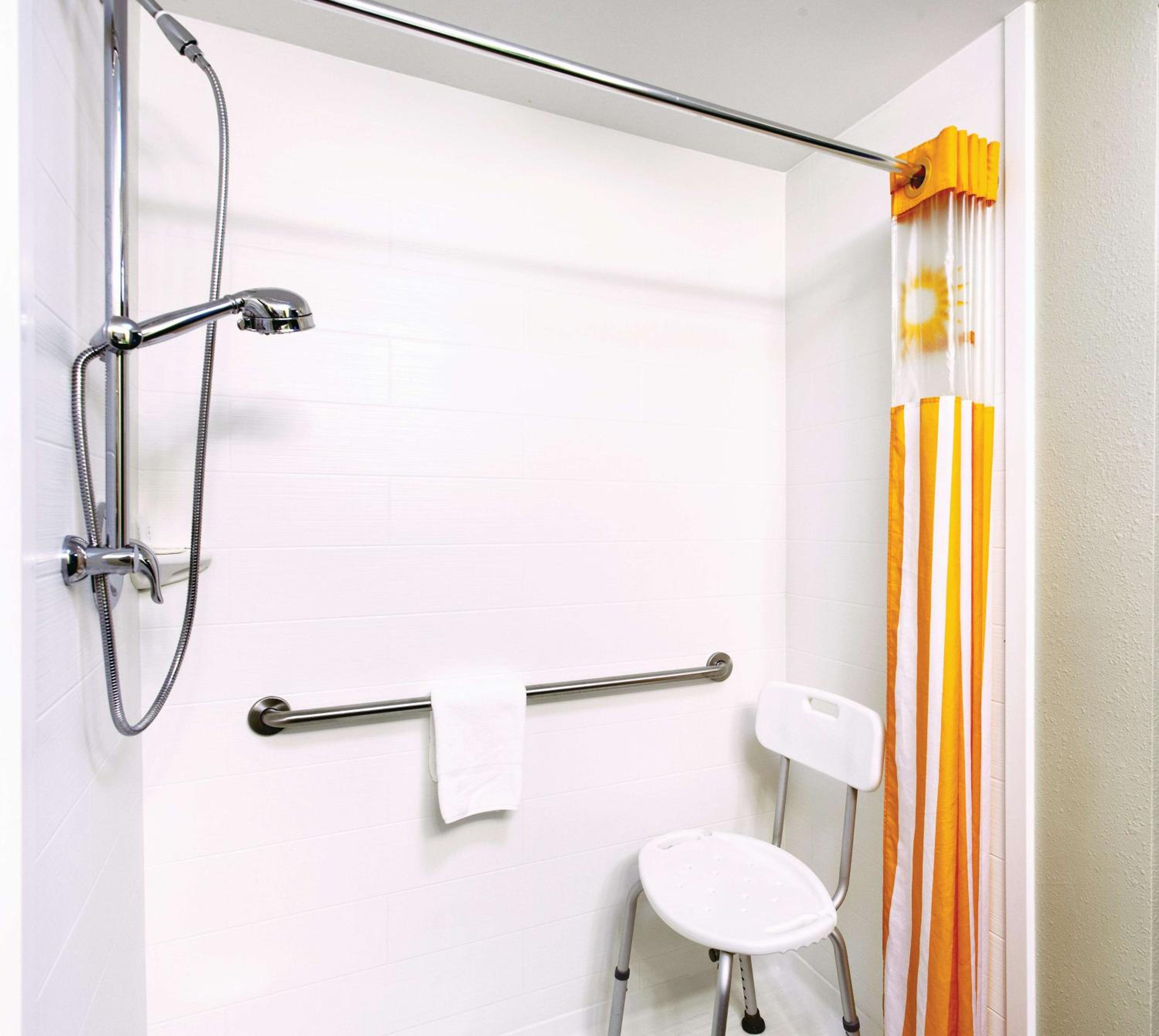 King Suite with Mobility/Hearing Impaired Access - Photo 4