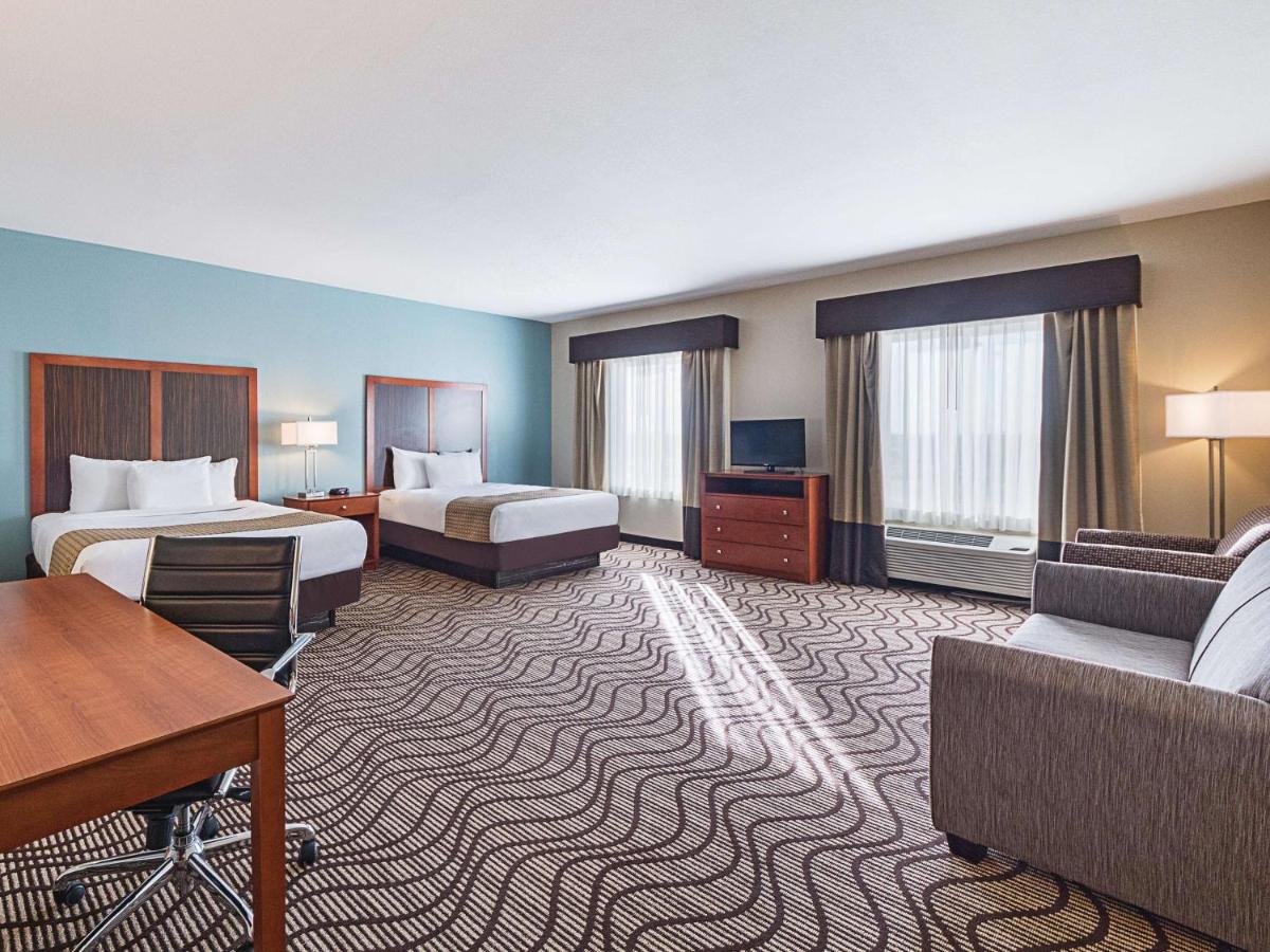 Deluxe Suite with Two Queen Beds - Non-Smoking photo 1