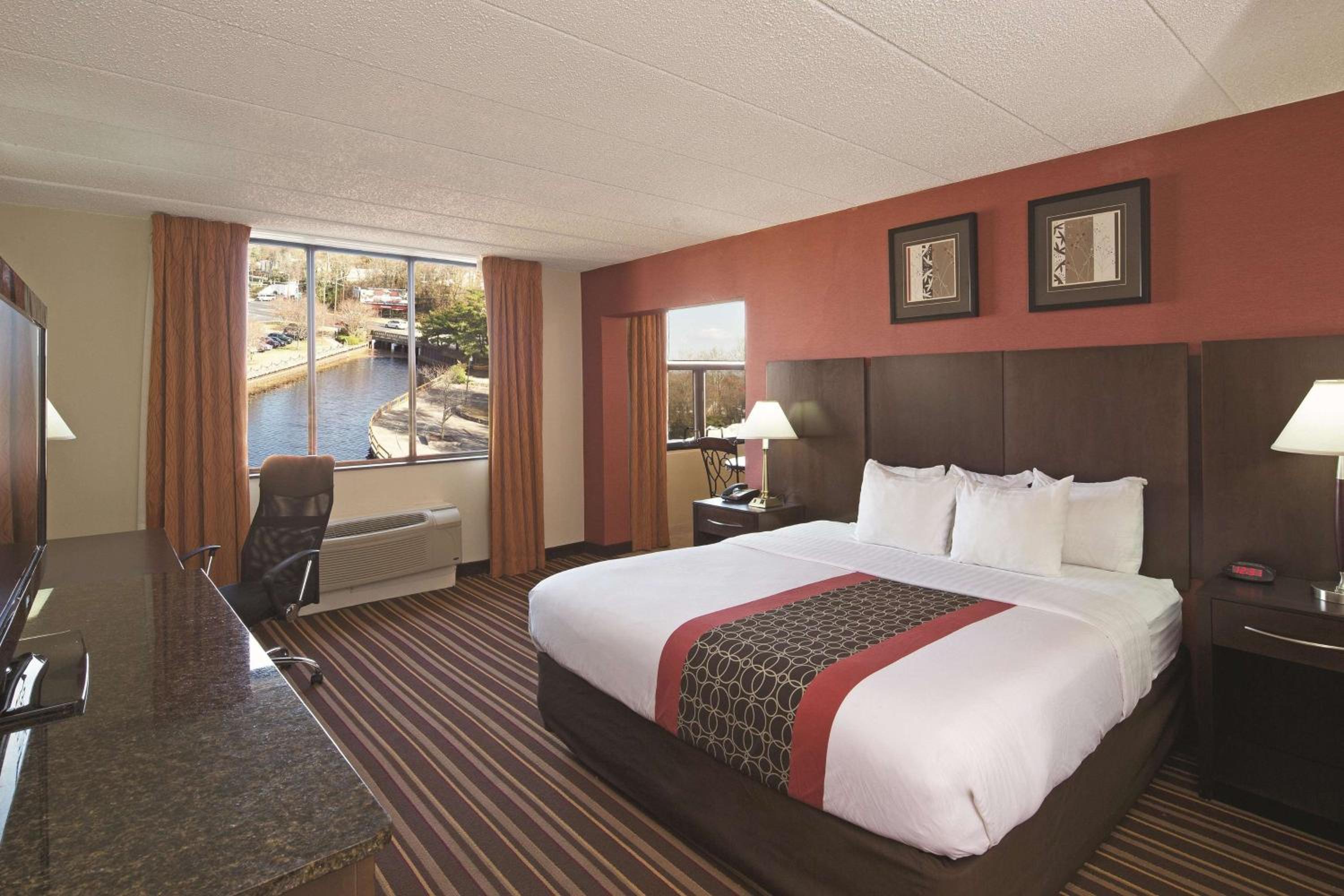 King Room - Mobility Access/Non-Smoking - Photo 1