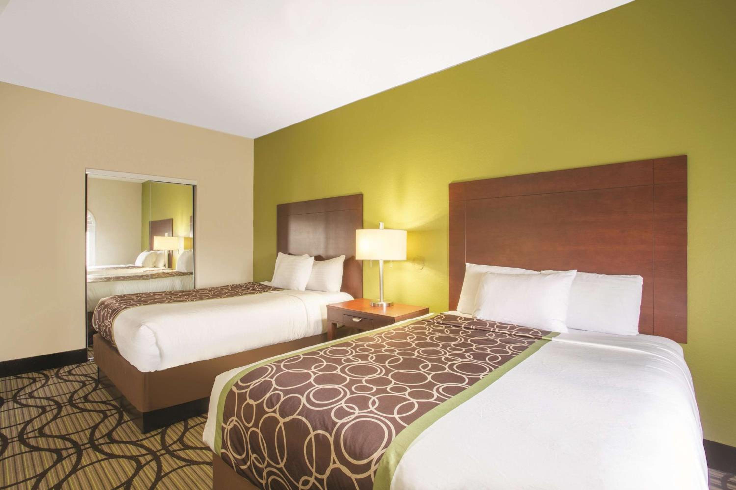 Suite with Two Queen Beds - Non-Smoking - Photo 3
