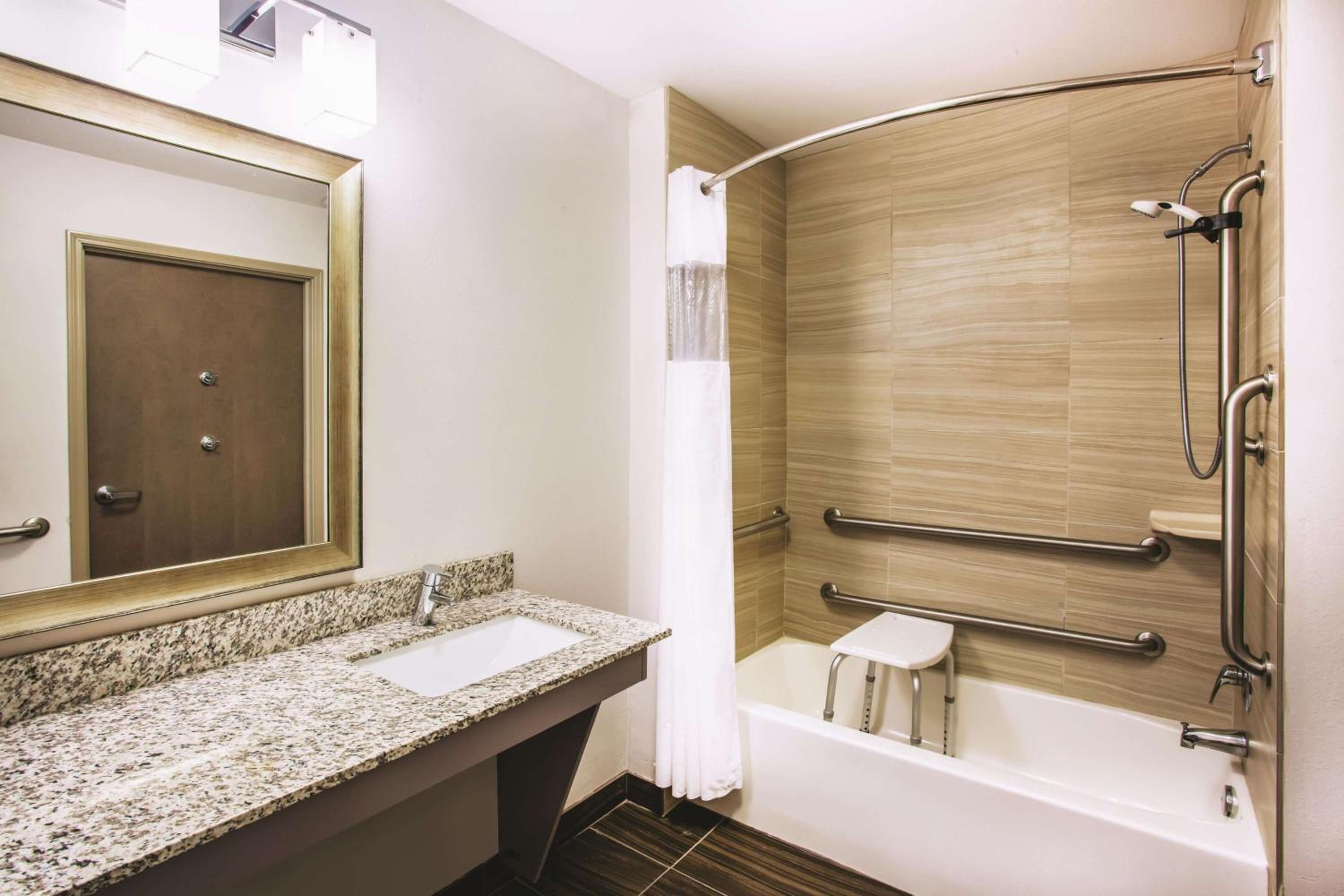 King Room - Disability Access photo 2
