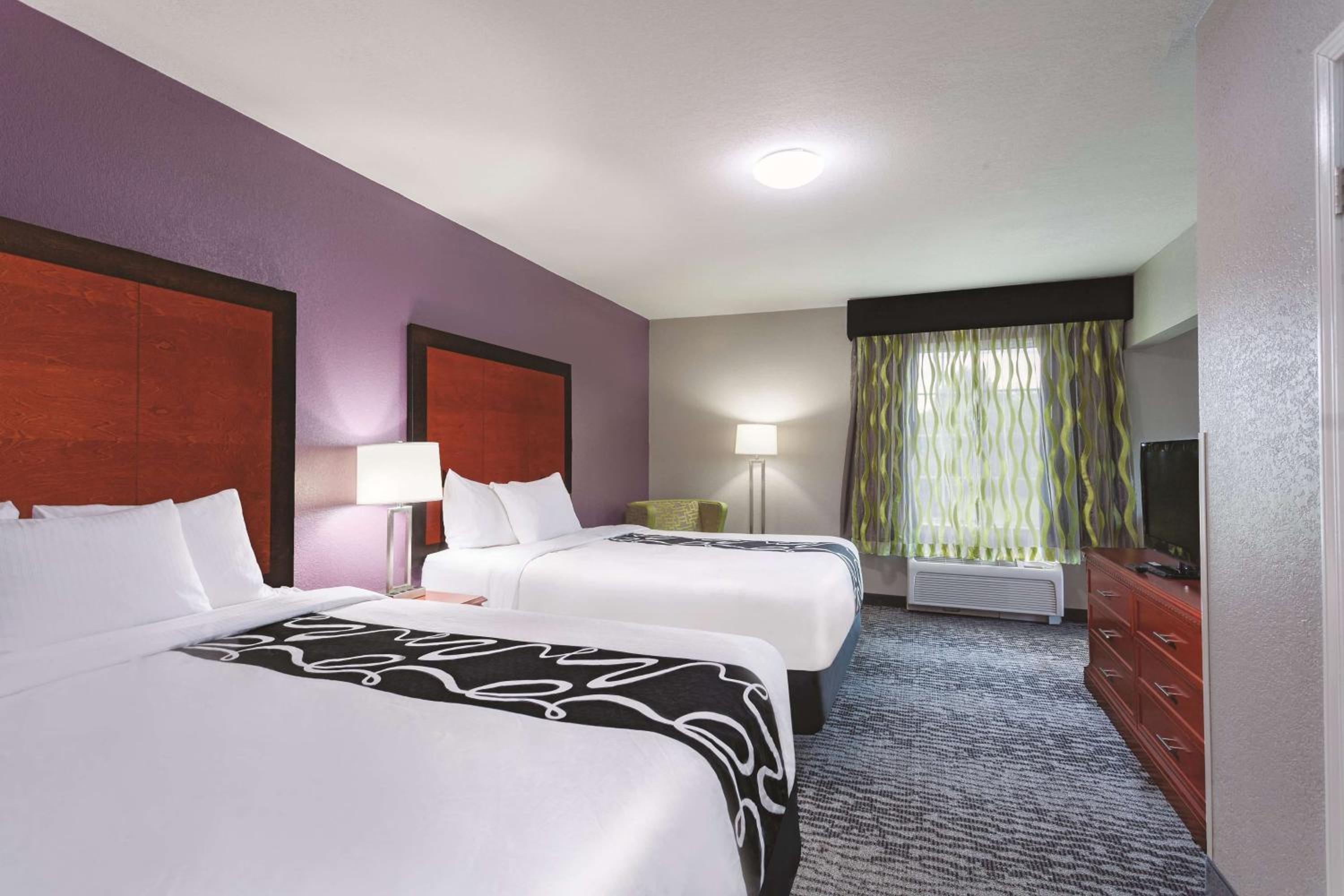 Suite with Two Queen Beds - Non-Smoking photo 3