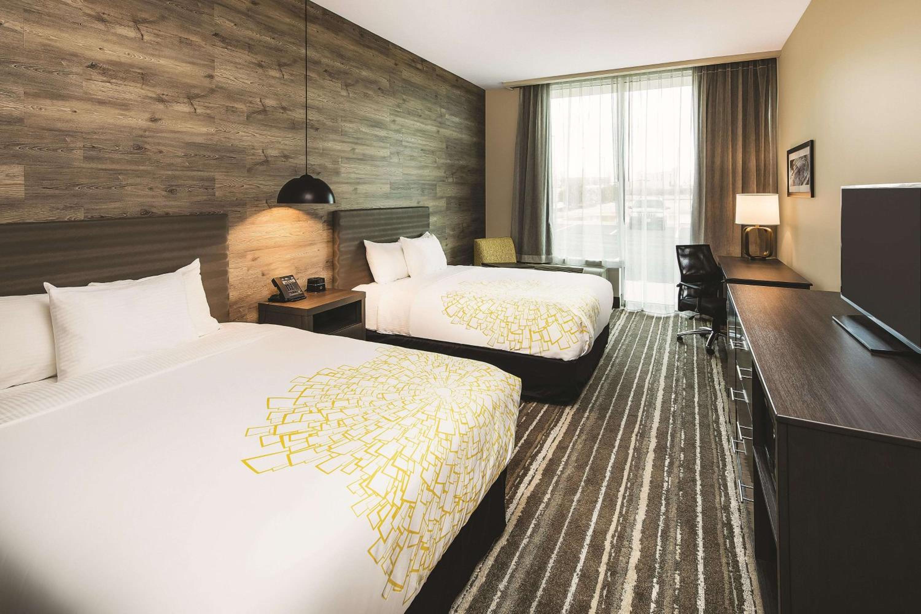 Queen Room with Two Queen Beds and Mobility/Hearing Access - Non-Smoking photo 3
