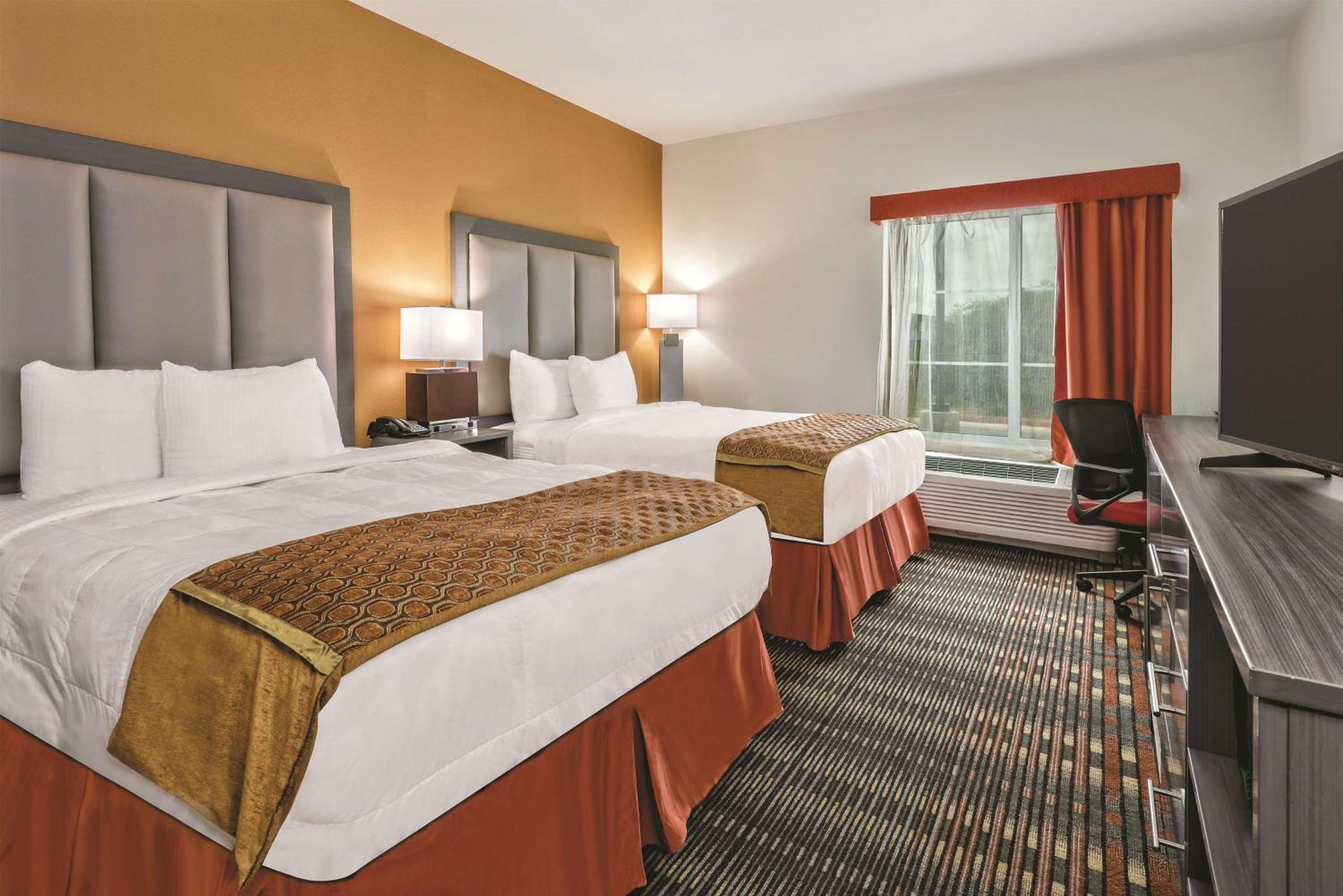 Queen Room with Two Queen Beds and Roll-In Shower - Mobility/Hearing Accessible - Non-Smoking photo 1