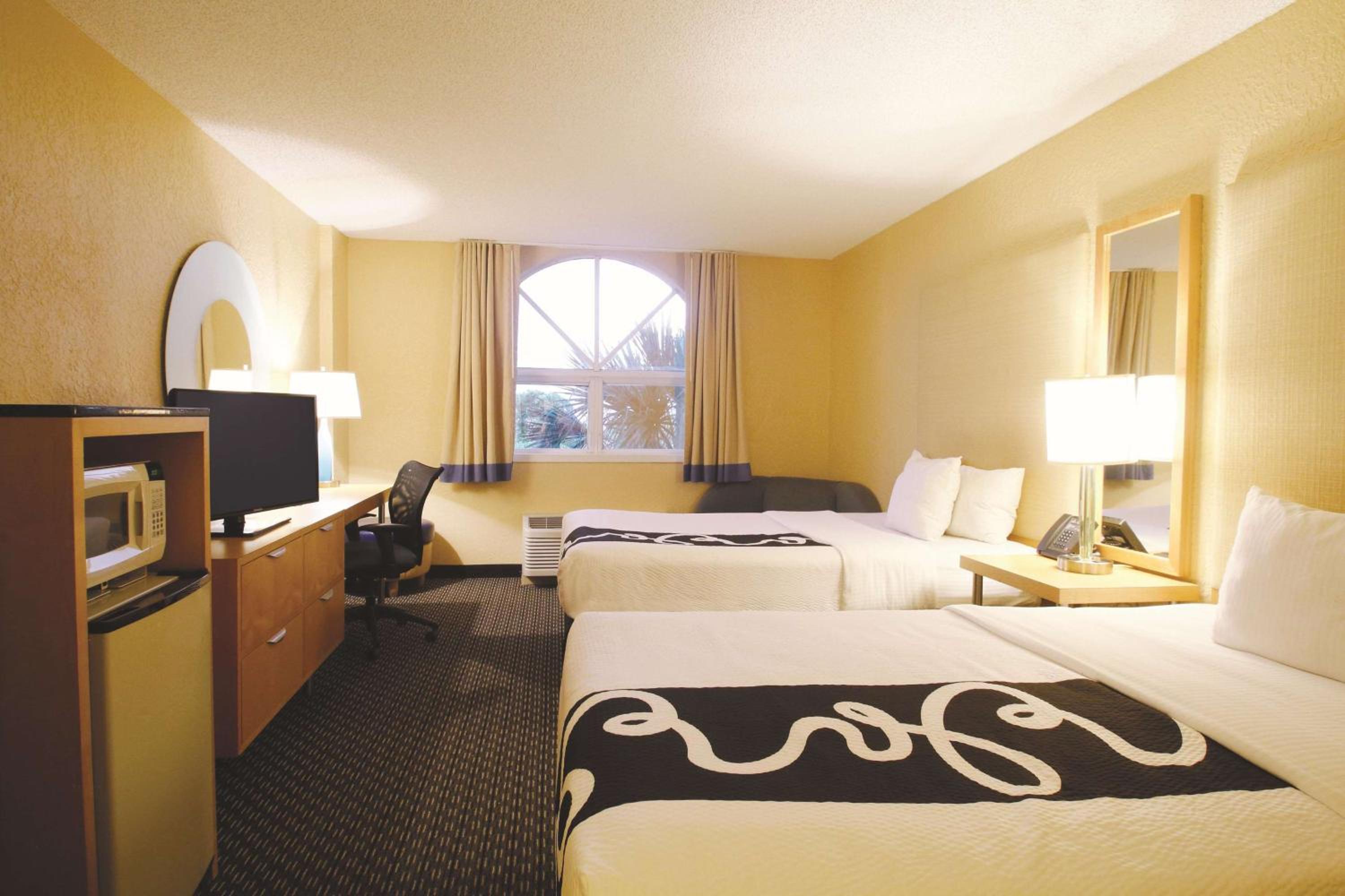 Deluxe Double Room with Two Double Beds - Photo 1