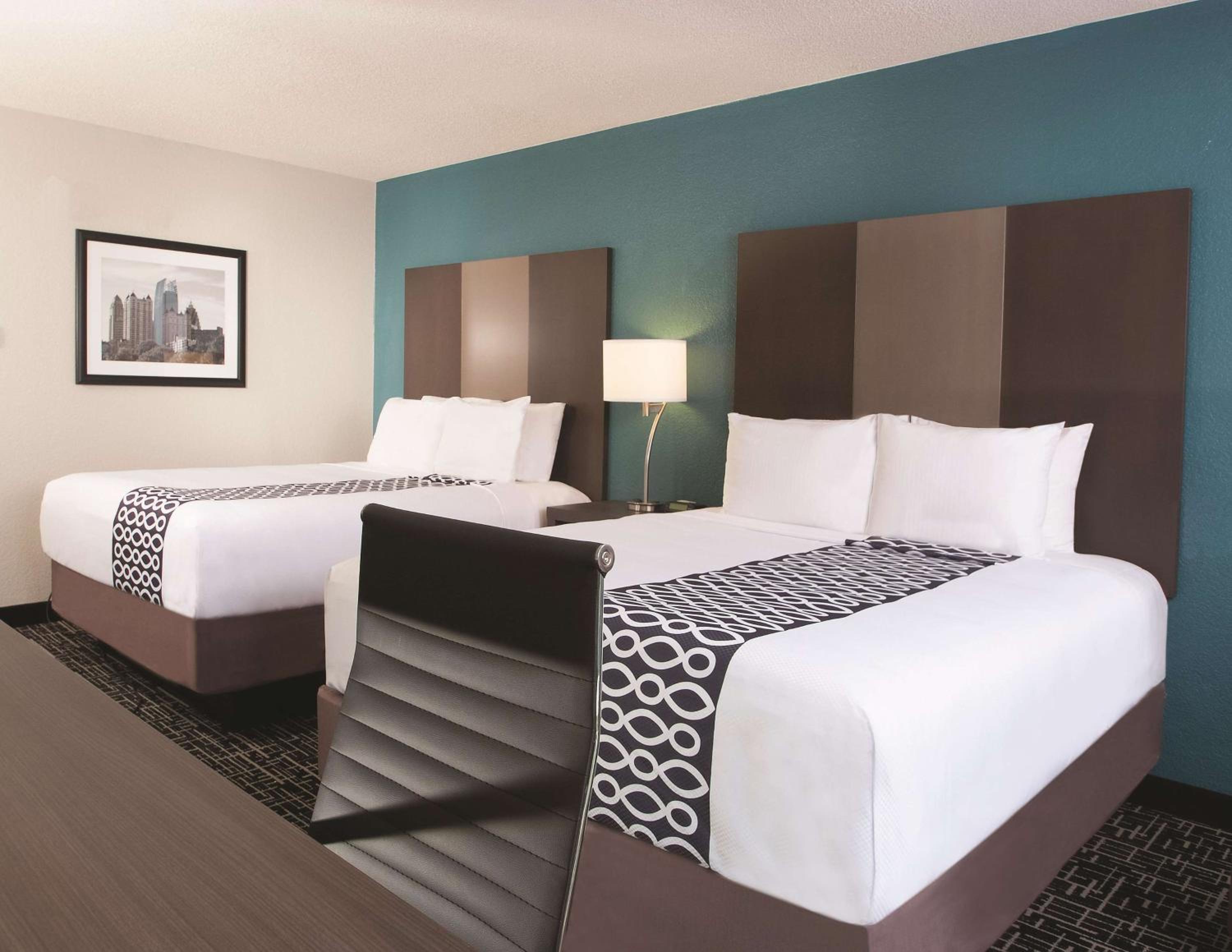 Queen Room with Two Queen Beds - Mobility Access/Non-Smoking photo 2