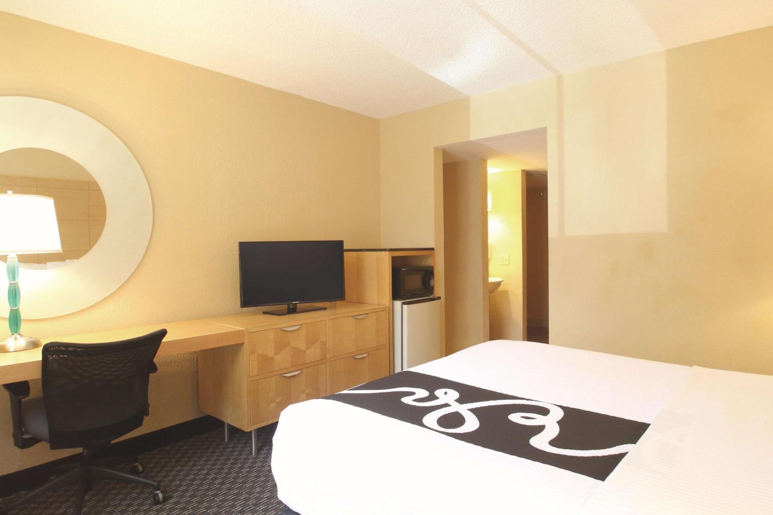 Deluxe Double Room with Two Double Beds - Photo 3