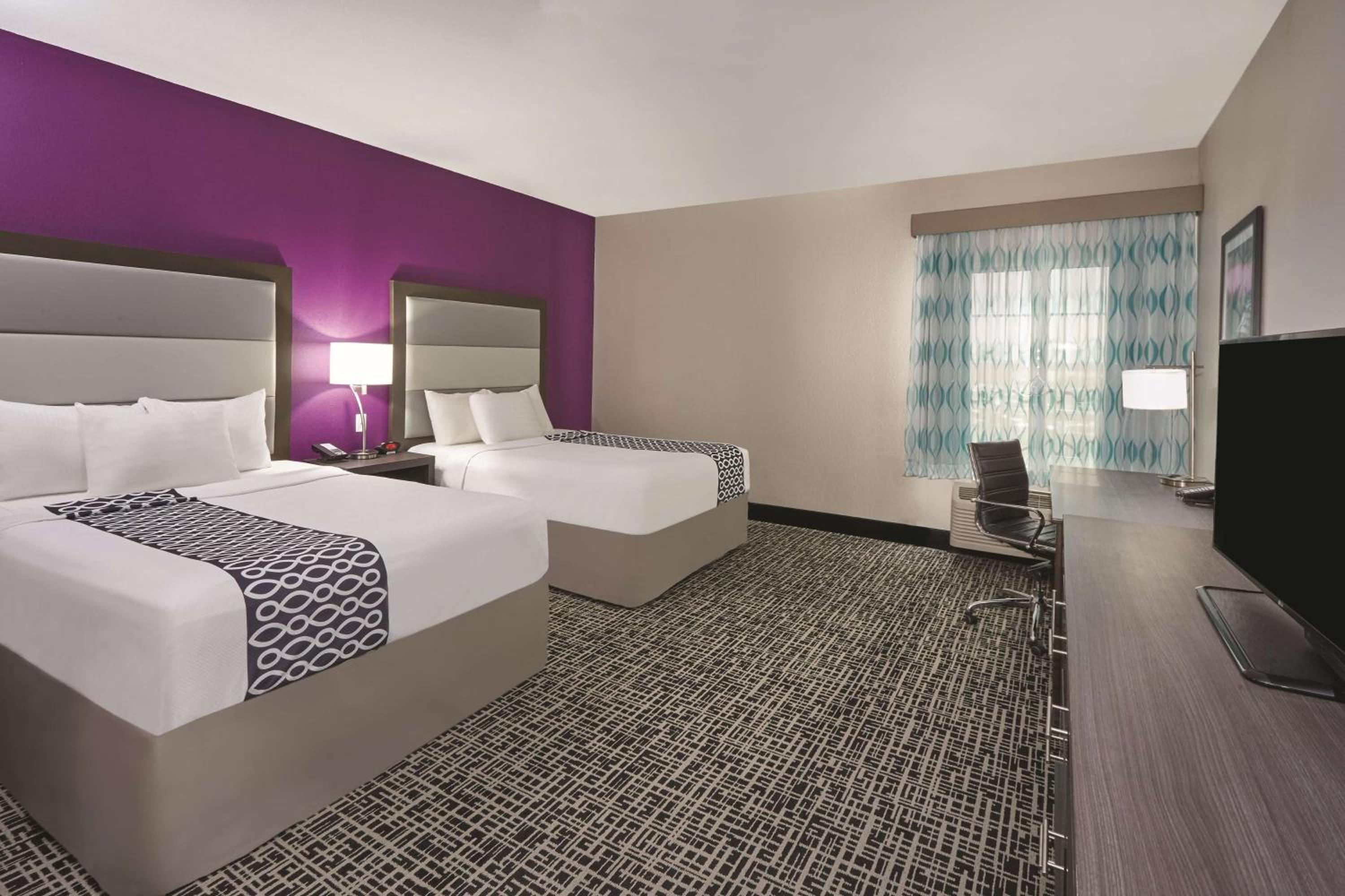 Queen Room with Two Queen Beds - Mobility Access/Non-Smoking photo 1