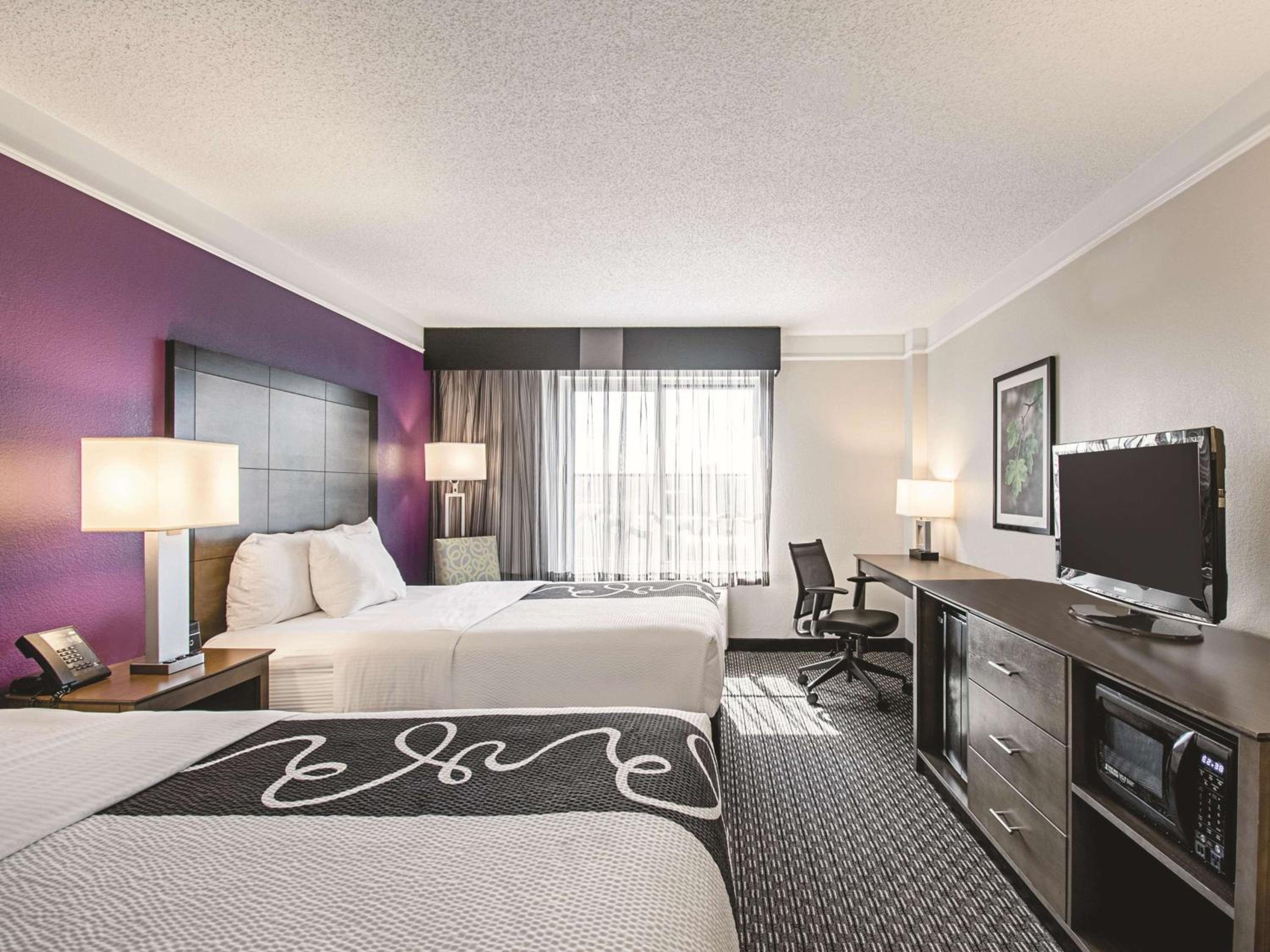 Queen Room with Two Queen Beds - Disability Access - Photo 3