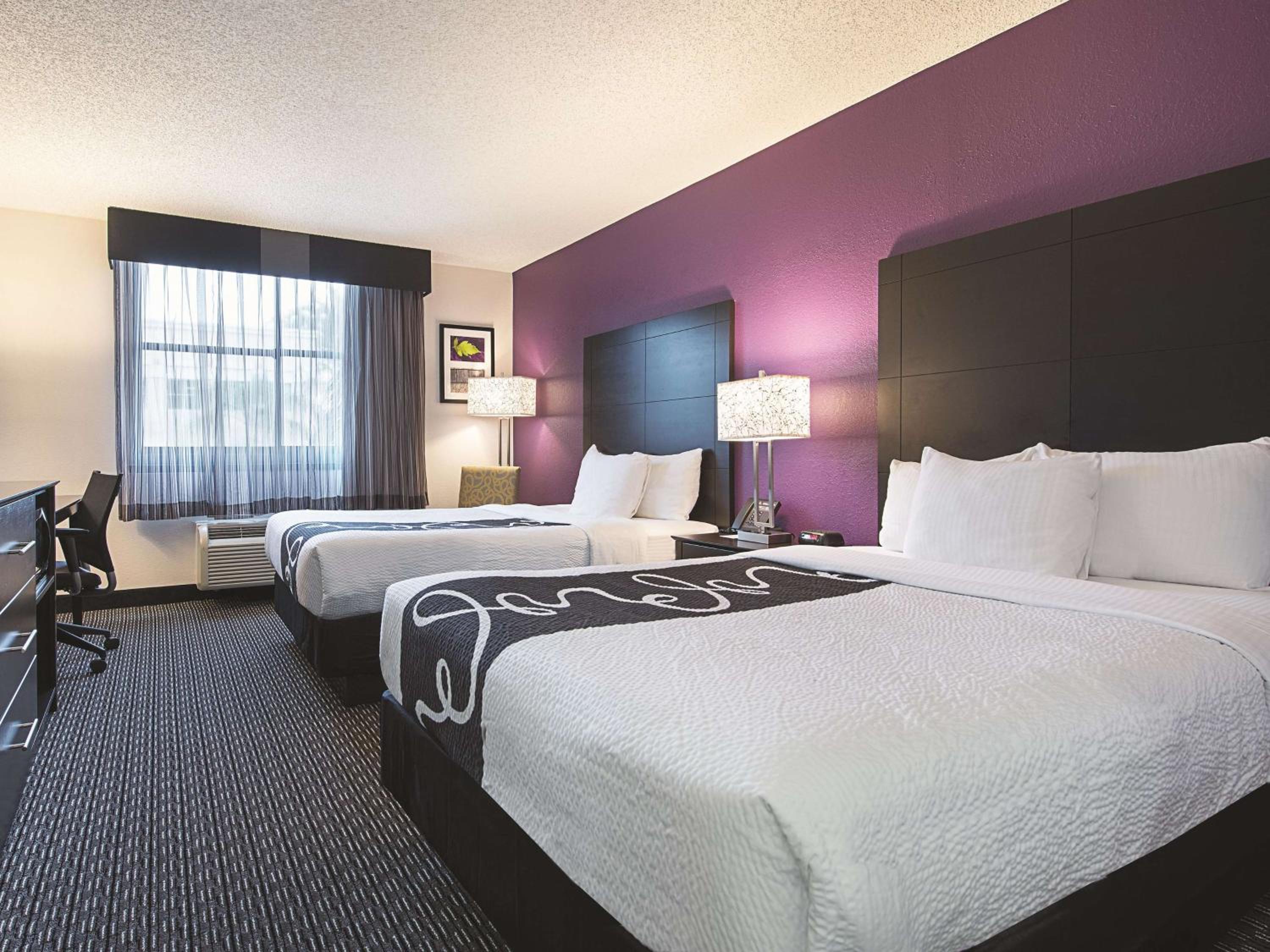 Deluxe Double Room with Two Double Beds - Photo 4