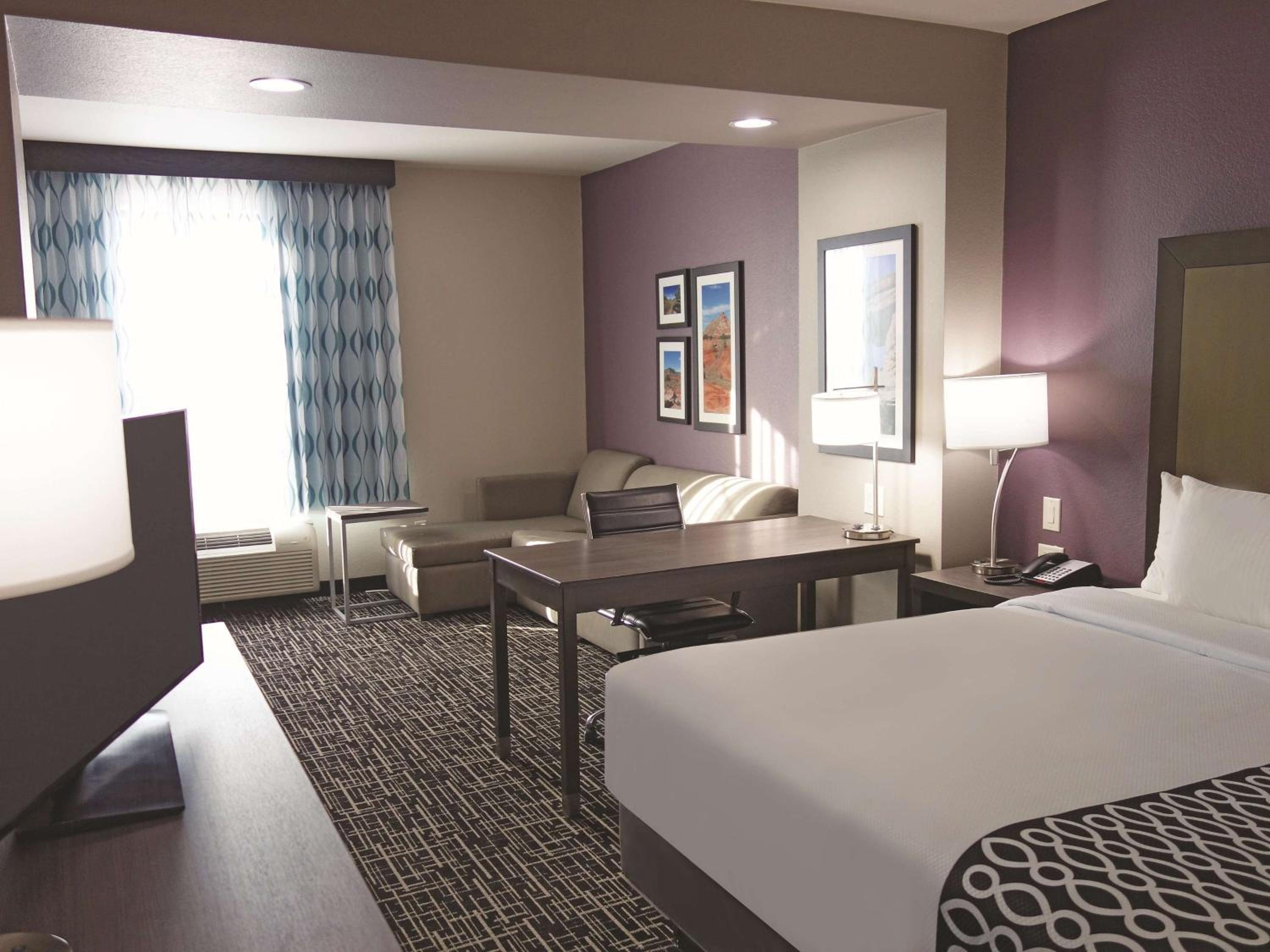 Executive King Room with Sofa Bed photo 1