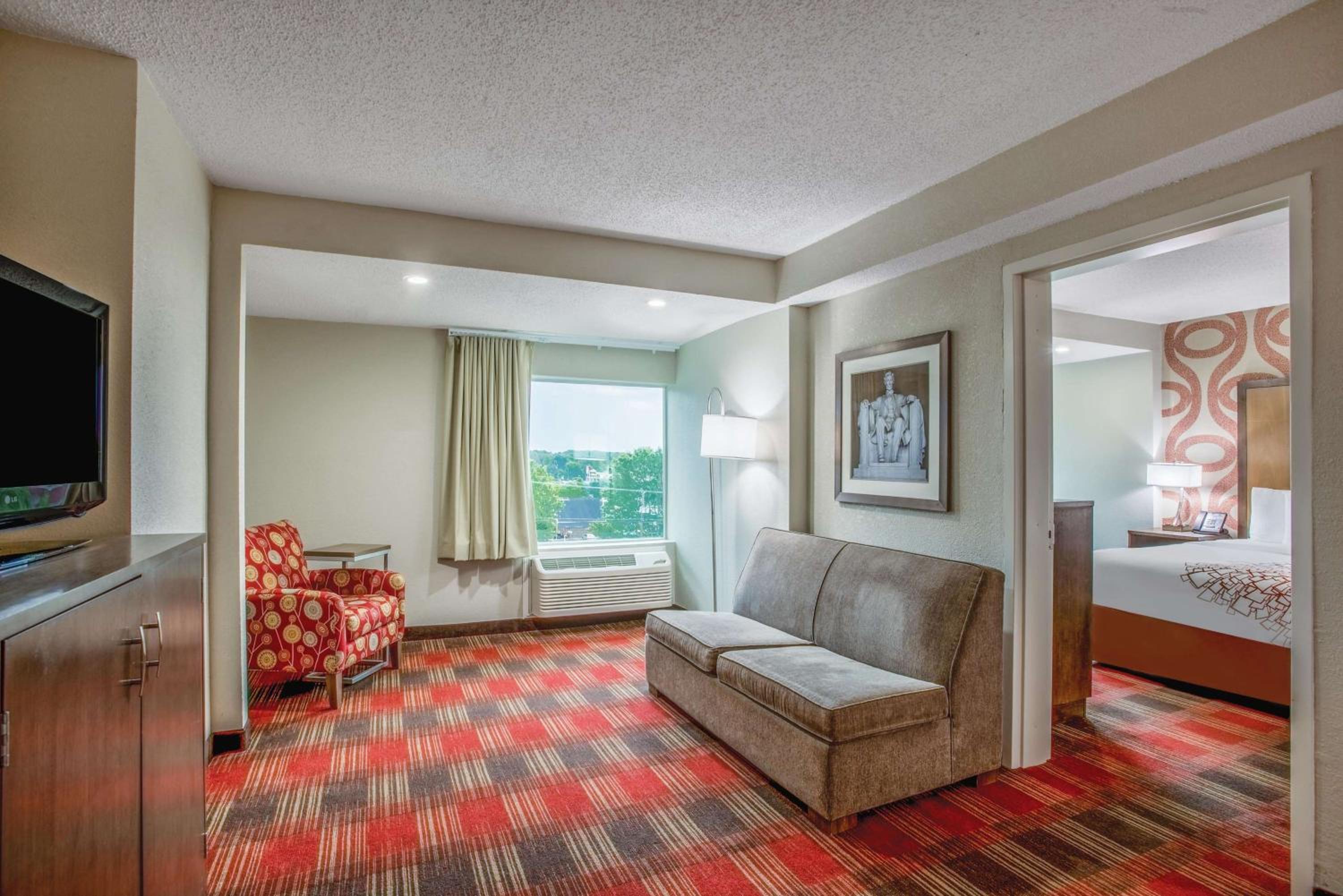 One-Bedroom King Suite - Non-Smoking - Photo 3