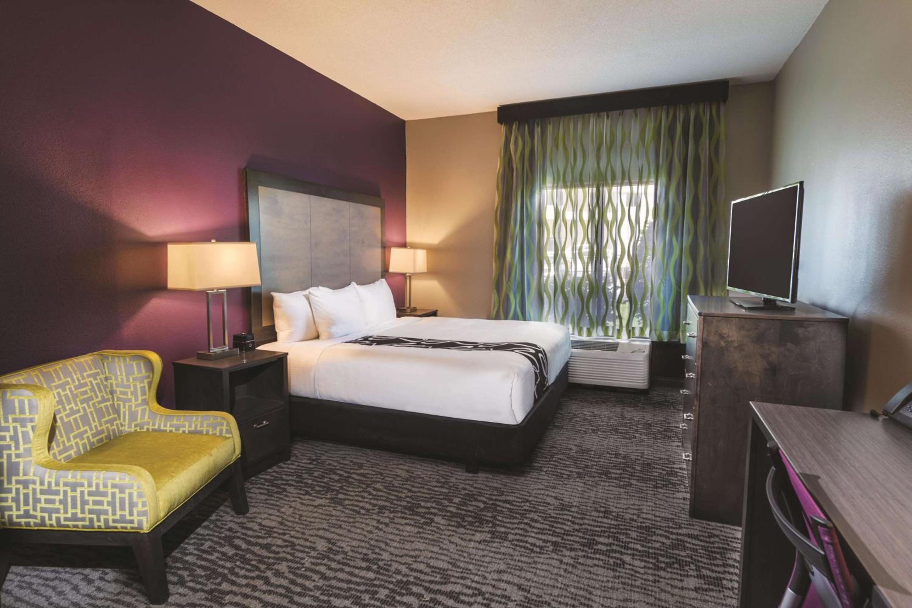 King Room - Disability Access/Non-Smoking - Photo 3