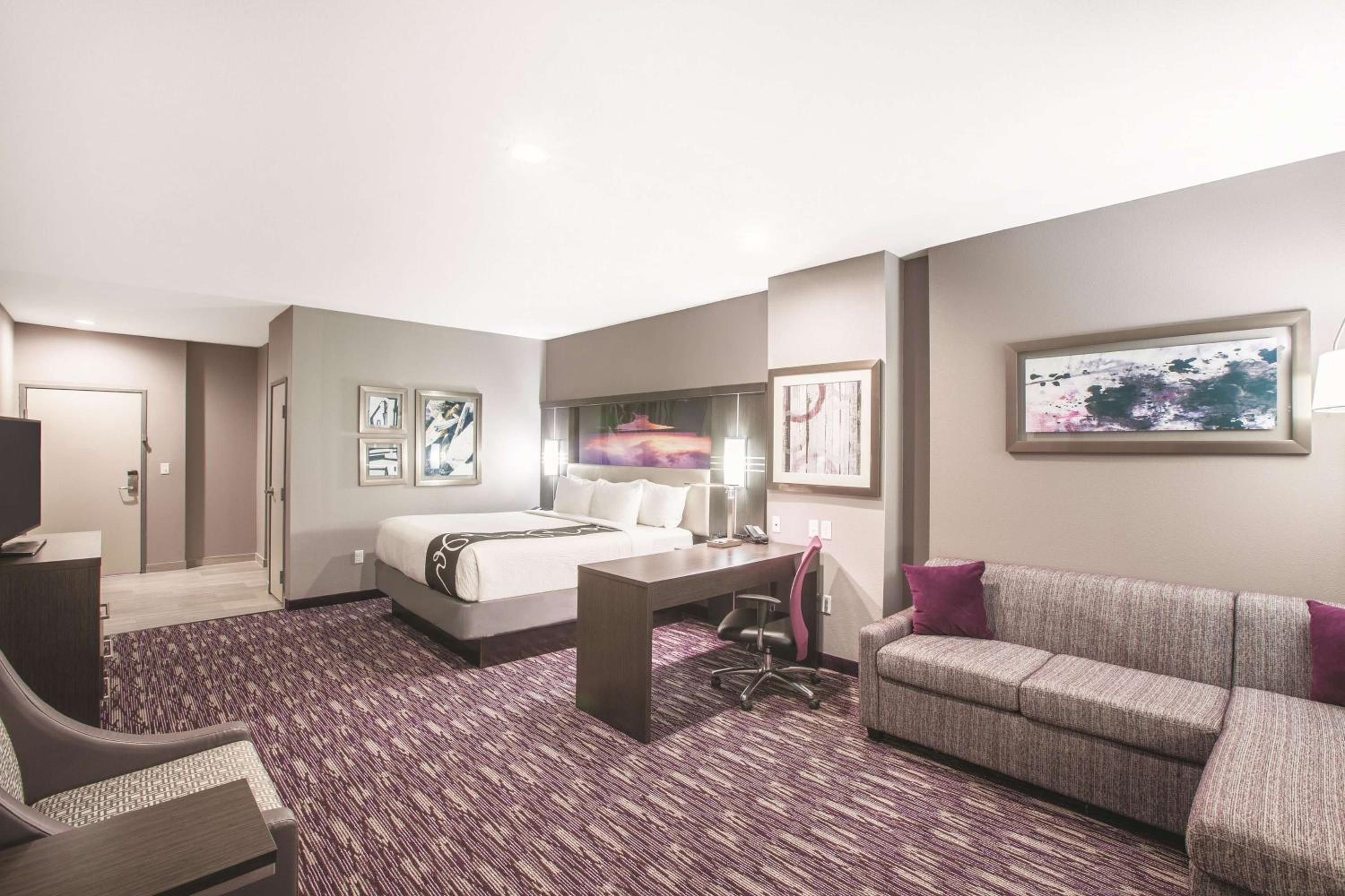 Executive King Room with Sofa Bed photo 1
