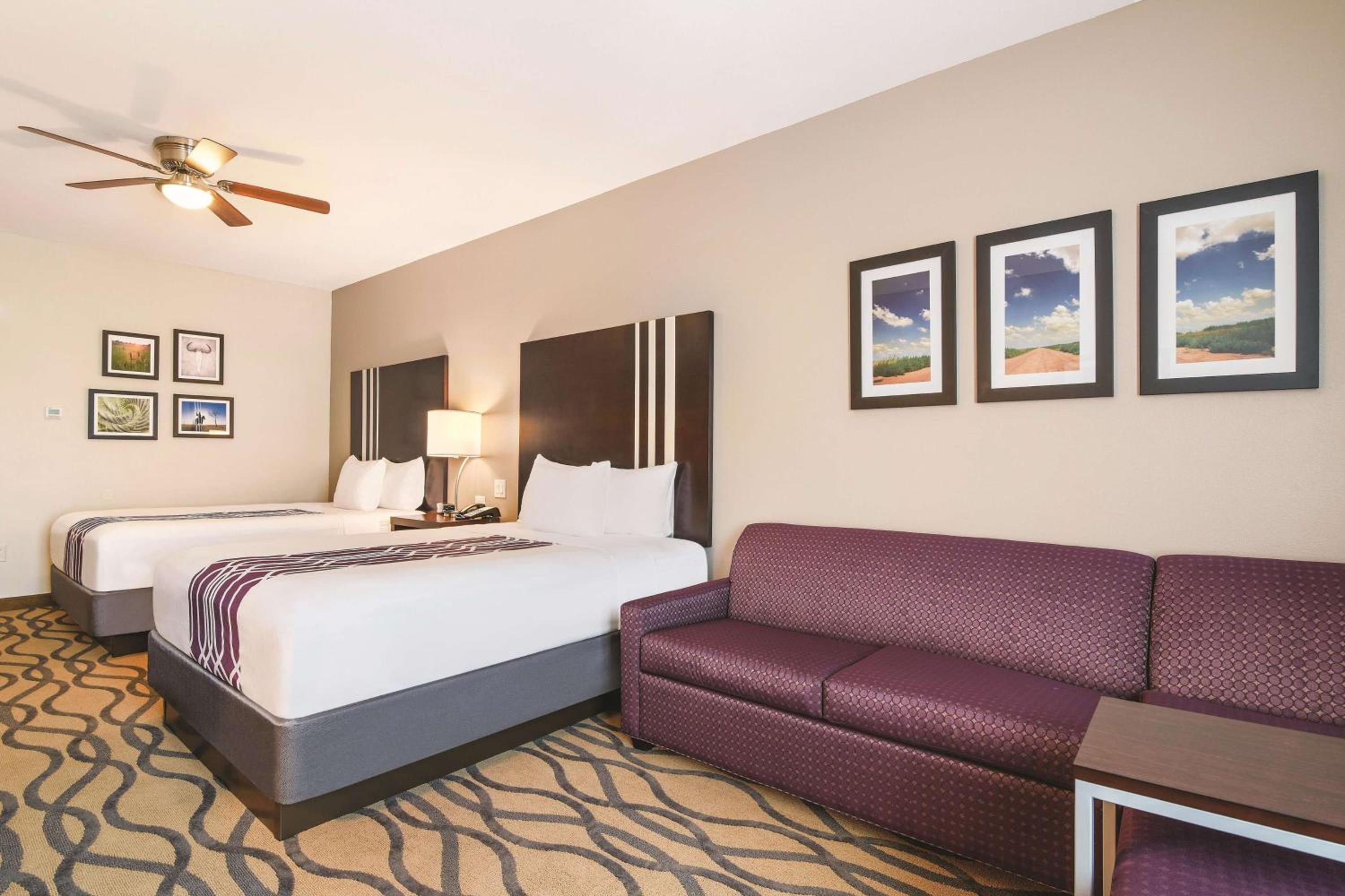 Queen Room with Two Queen Beds and Bath Tub - Mobility Accessible/Non-Smoking