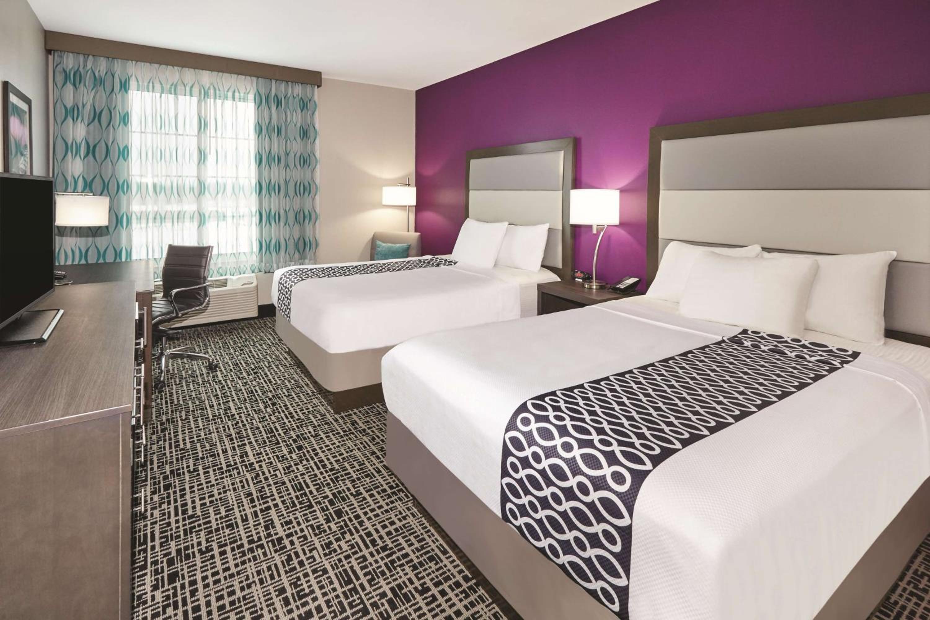 Queen Room with Two Queen Beds - Non-Smoking photo 1