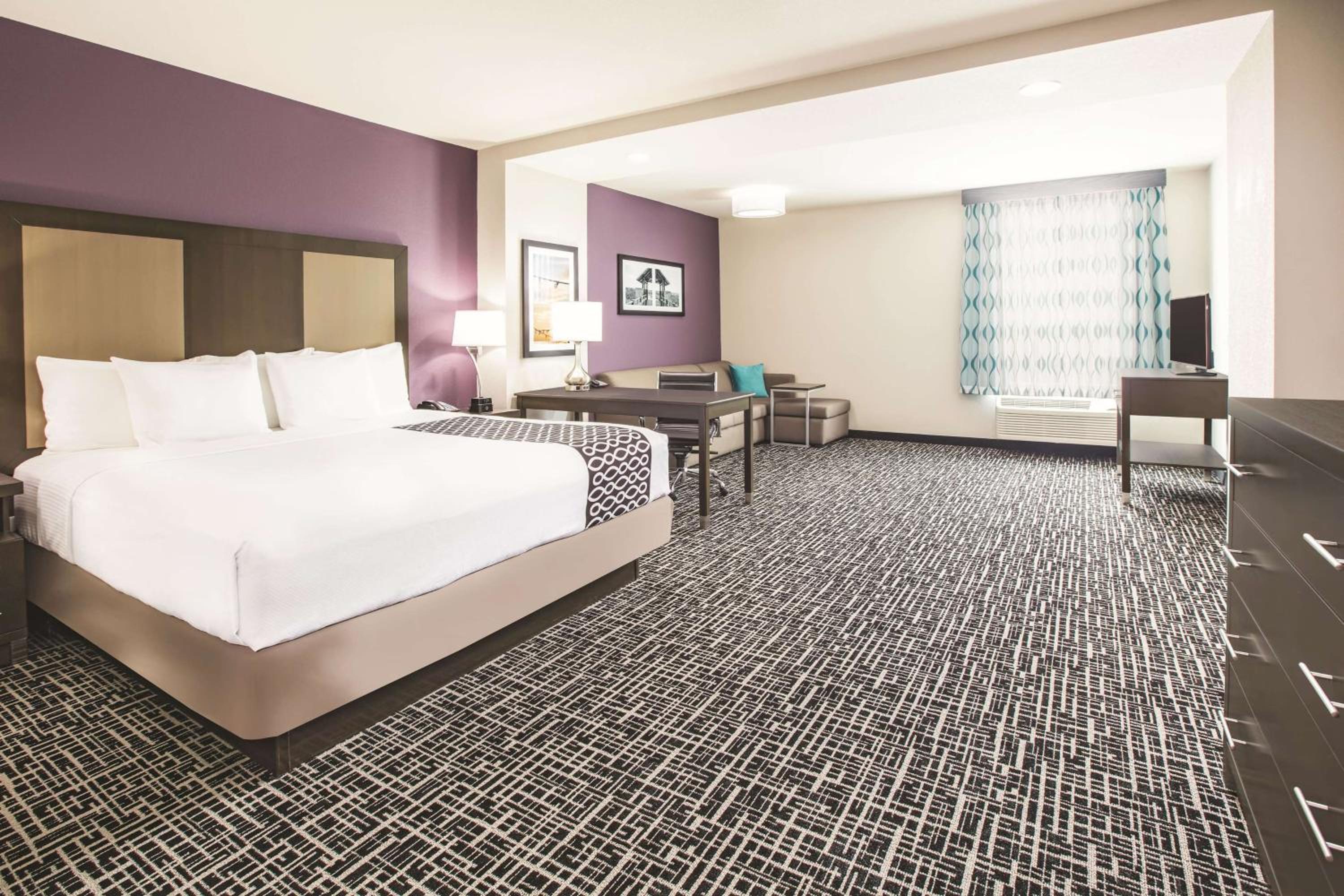 Executive King Room with Sofa Bed photo 1