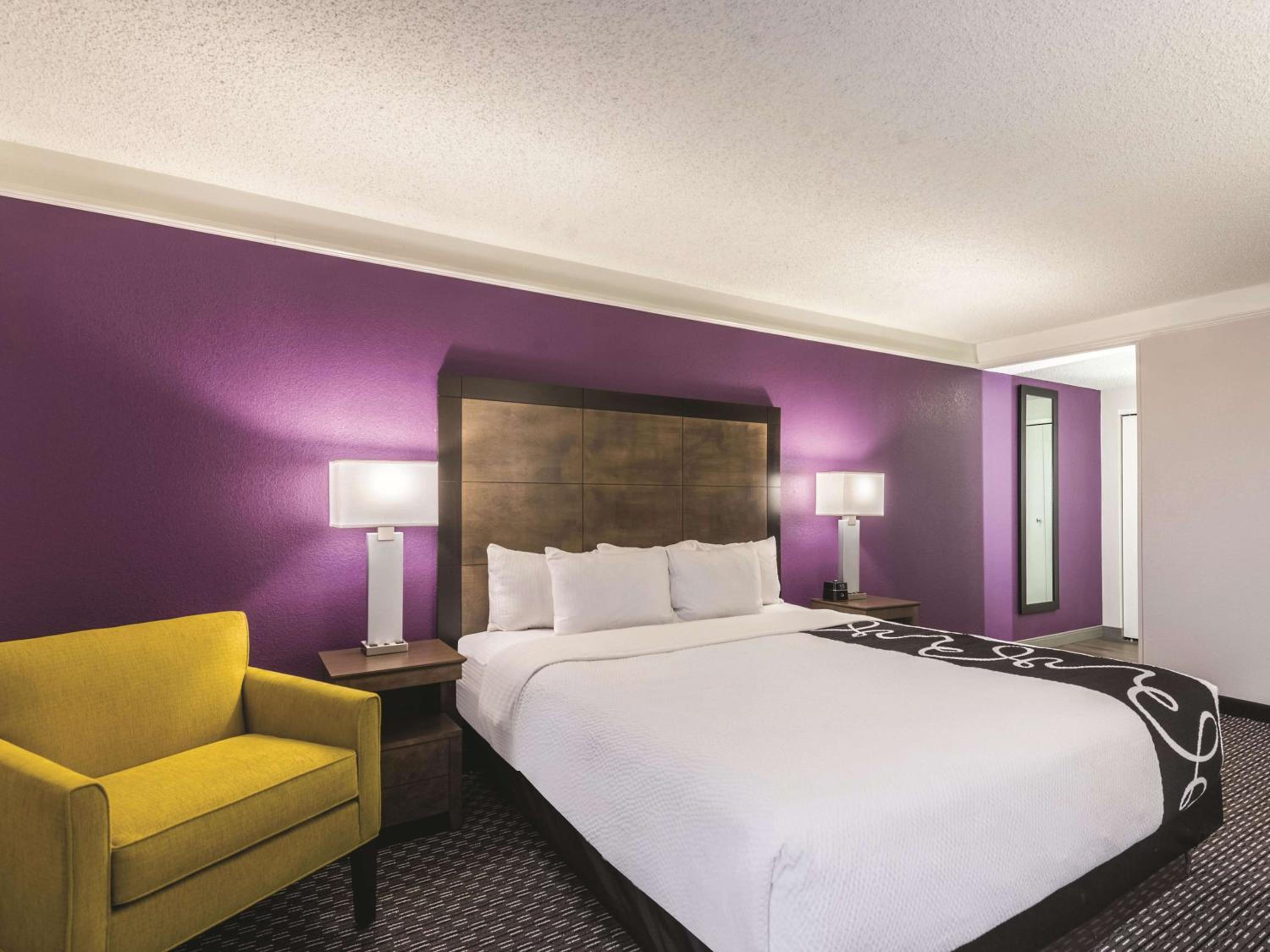 One-Bedroom King Suite - Non-Smoking - Photo 1