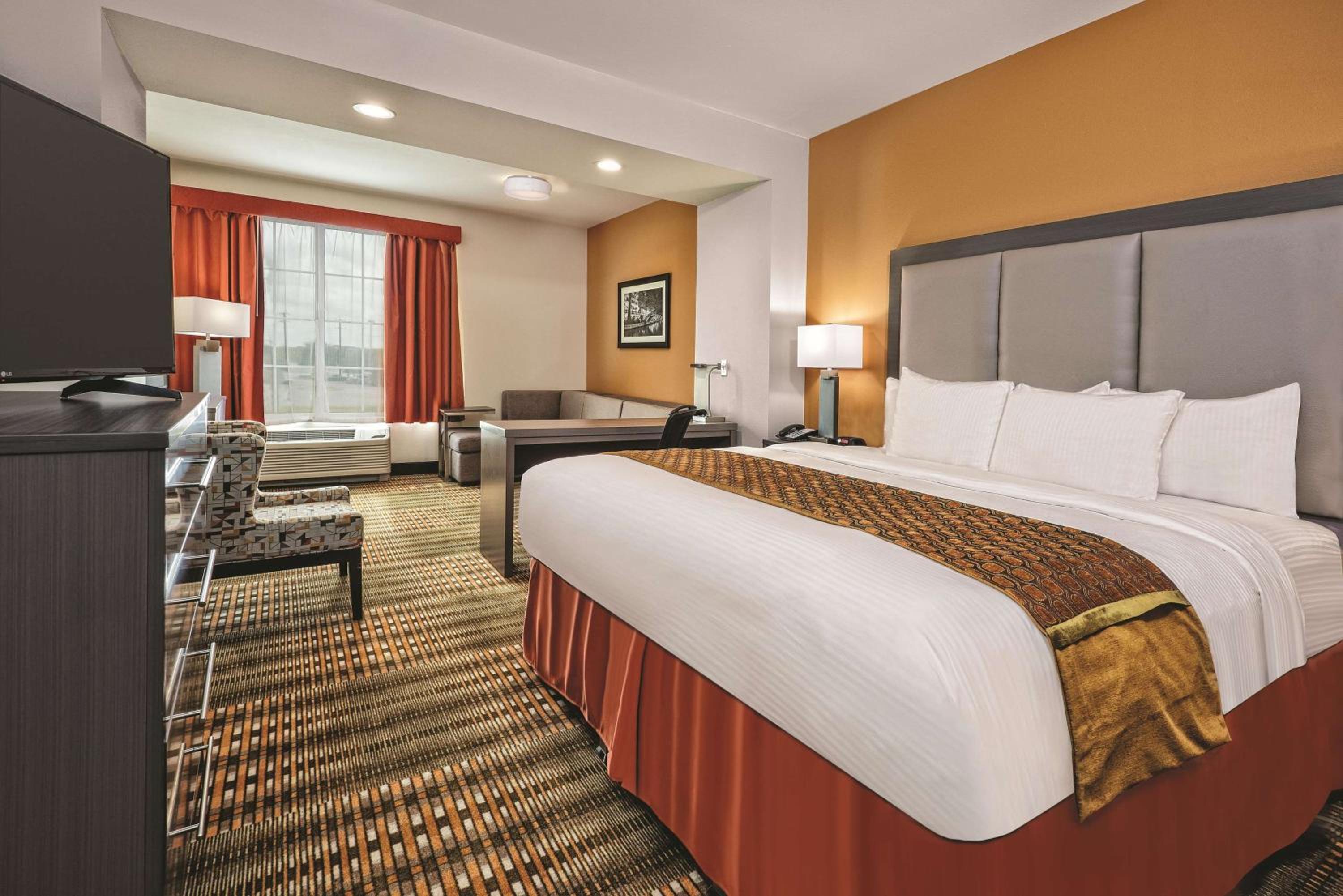 Executive King Room with Sofa Bed photo 3