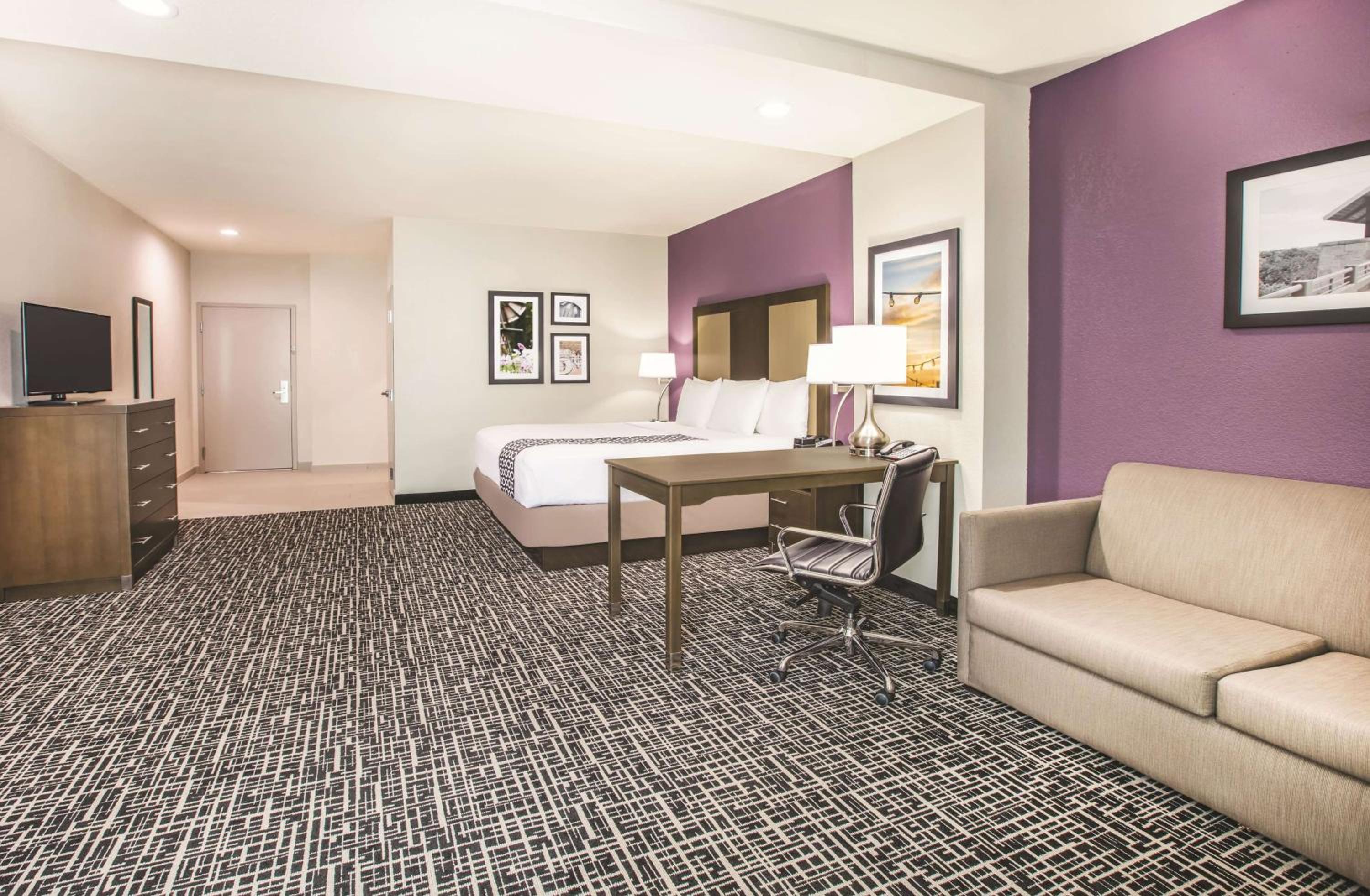 Executive King Room with Sofa Bed photo 2