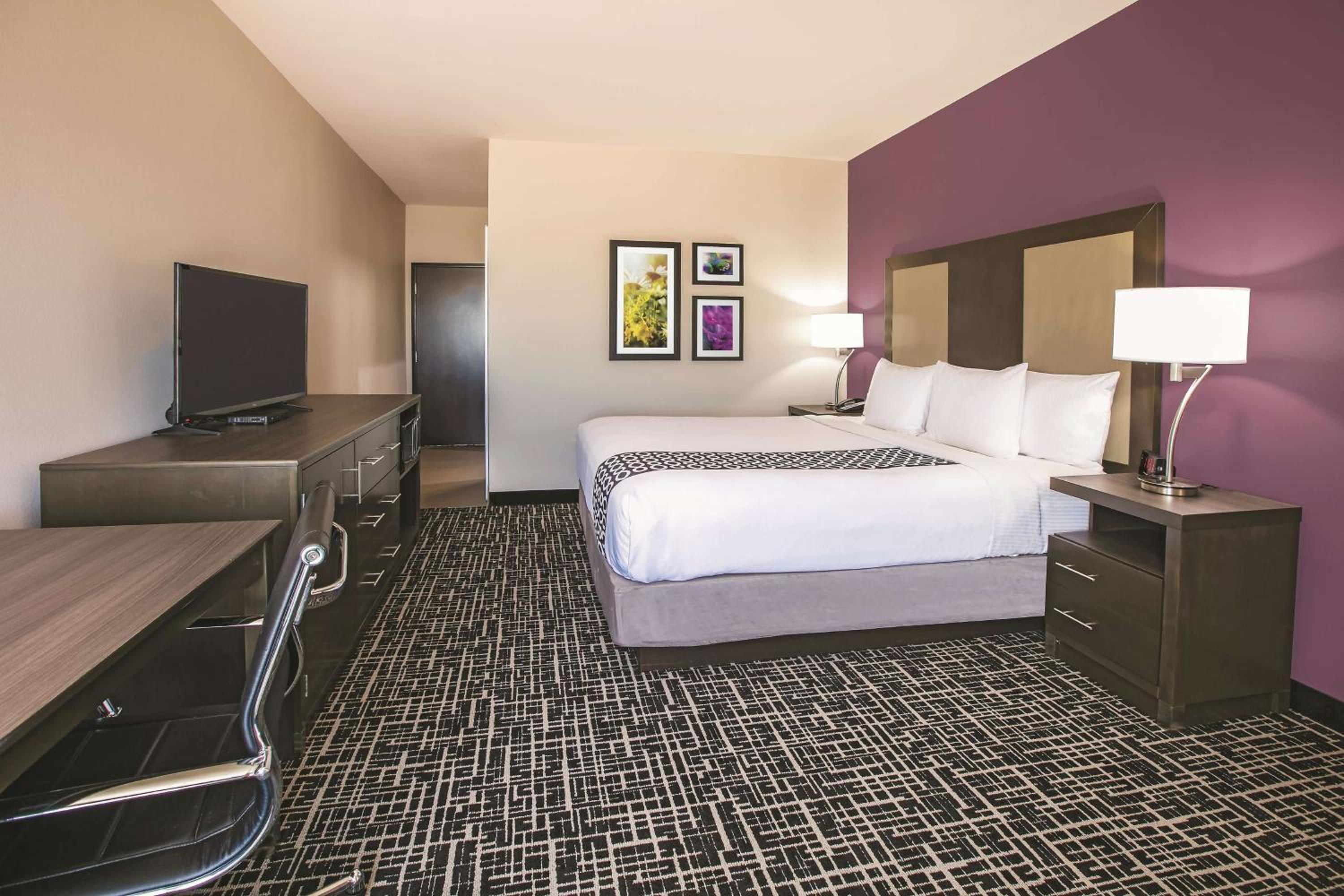 King Room with Mobility/Hearing Impaired Access - Non-Smoking