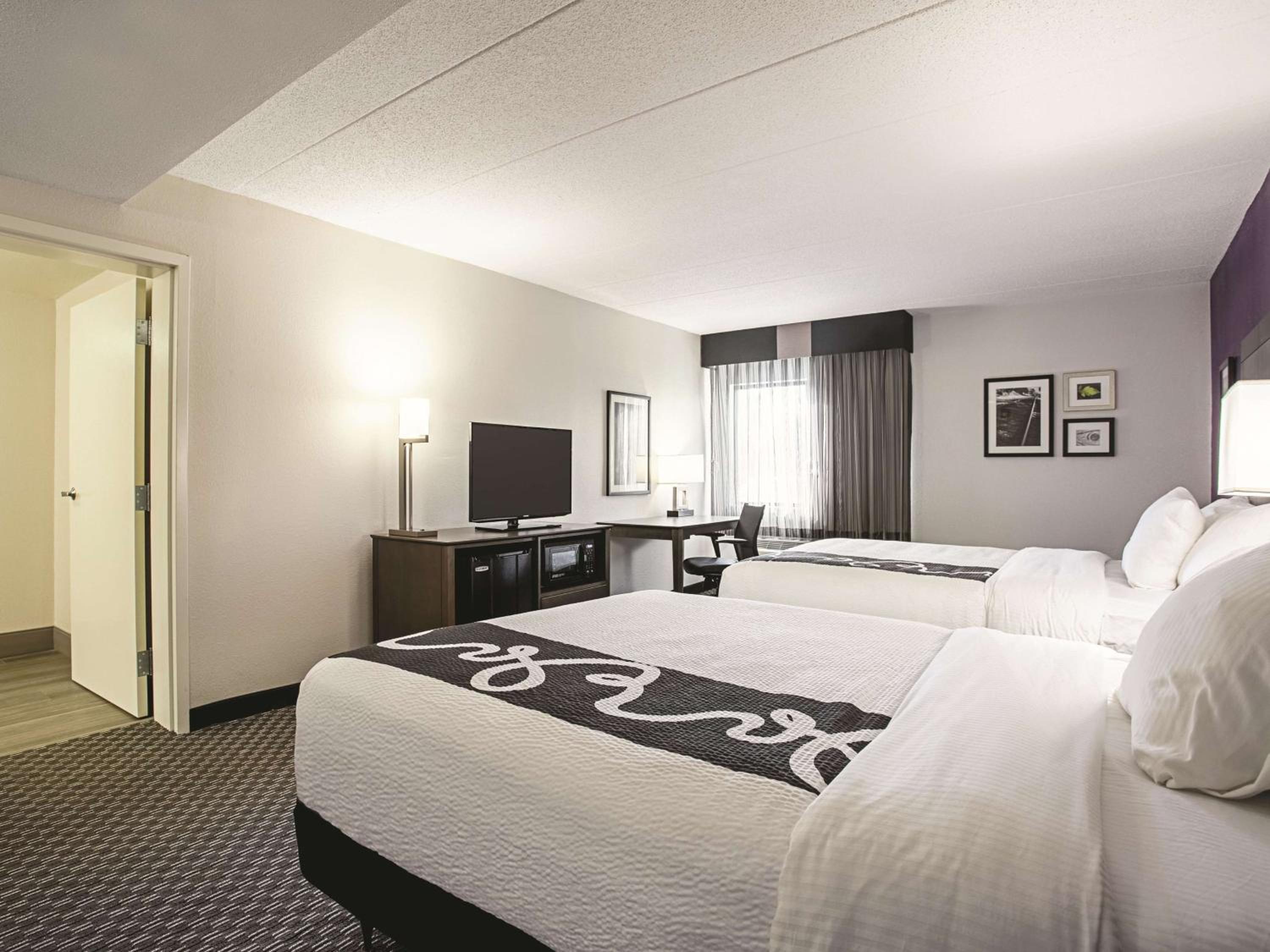 Queen Room with Two Queen Beds and Mobility/Hearing Access - Non-Smoking - Photo 3