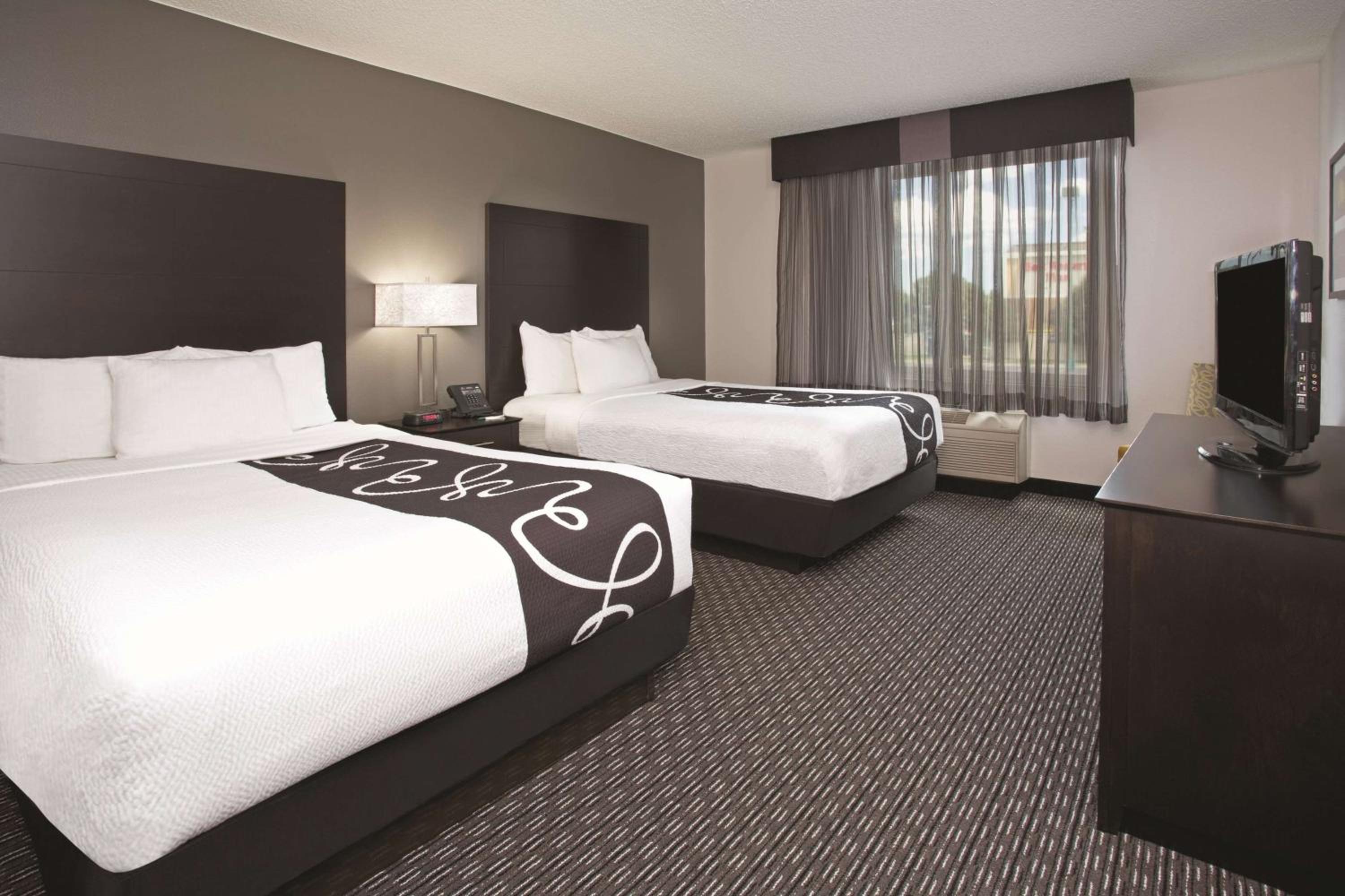 Double Room with Two Double Beds - Exterior Hall/Non-Smoking - Photo 3