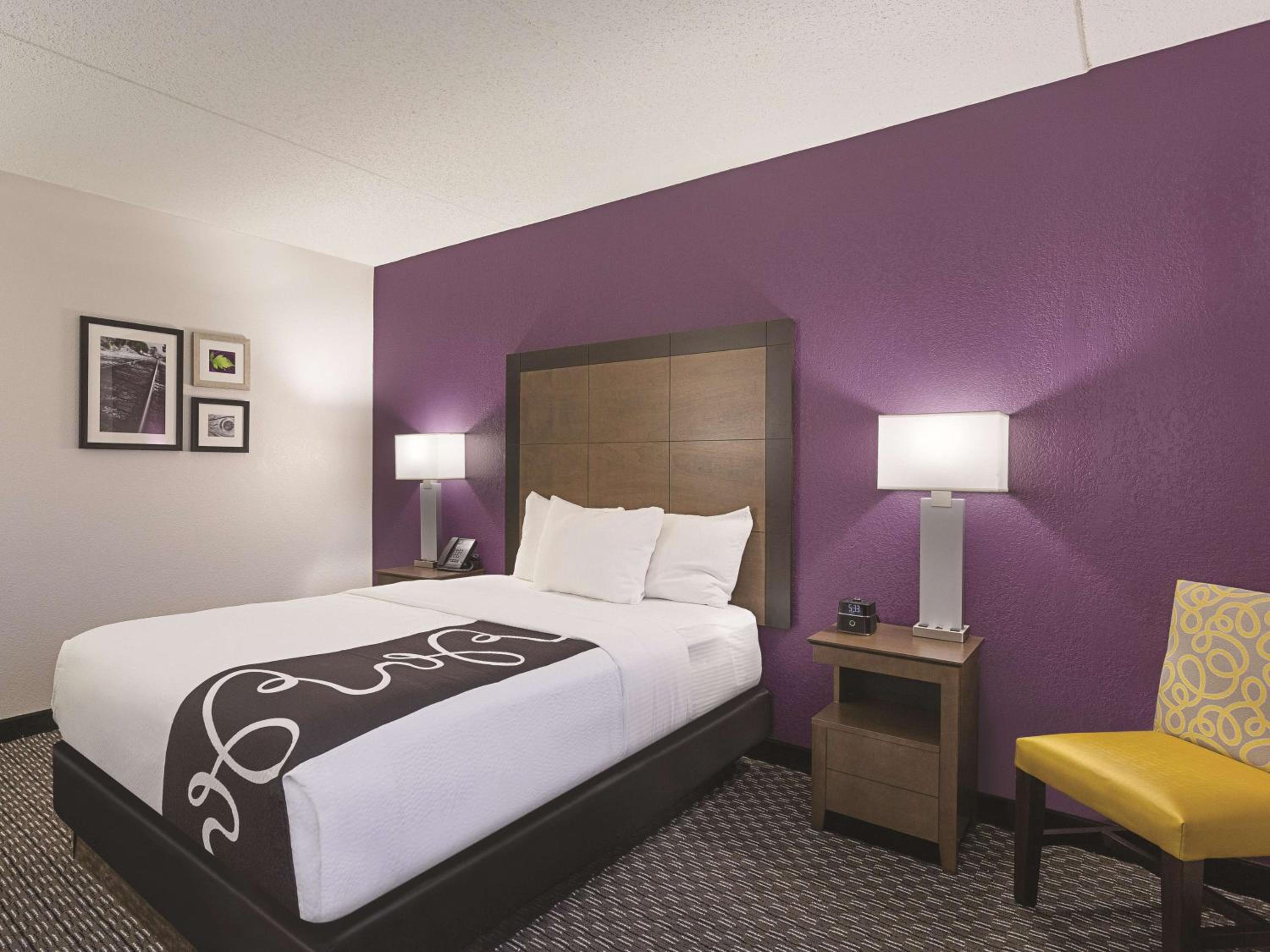Queen Room - Mobility Accessible/Non-Smoking - Photo 4