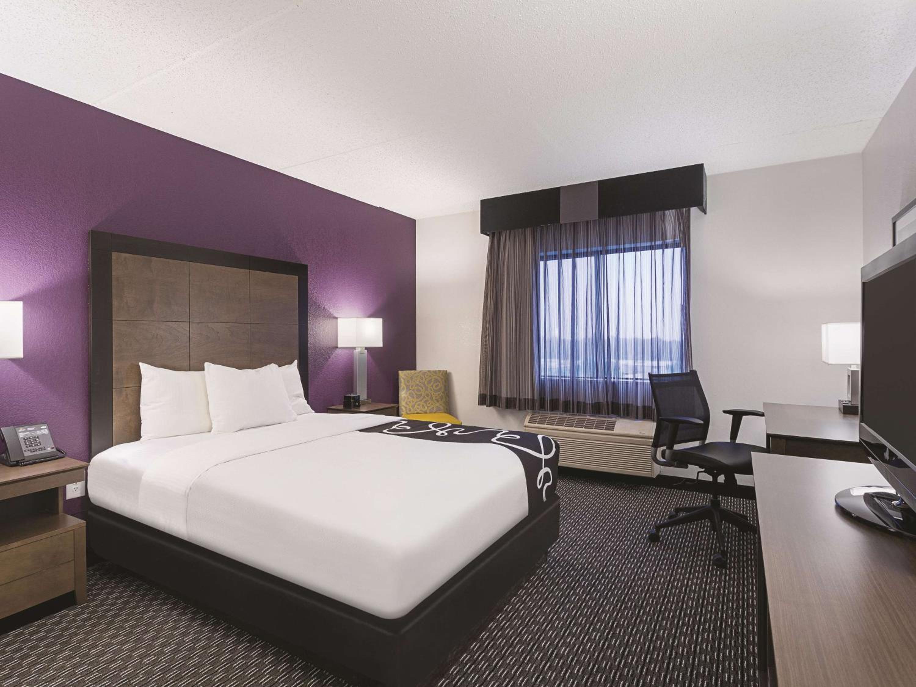 Queen Room - Mobility Accessible/Non-Smoking - Photo 6