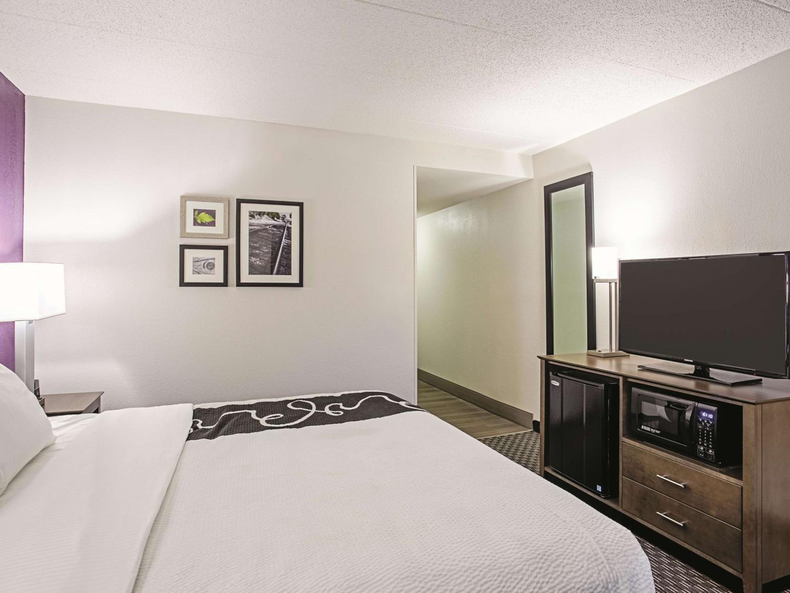 King Room - Non-Smoking - Photo 5