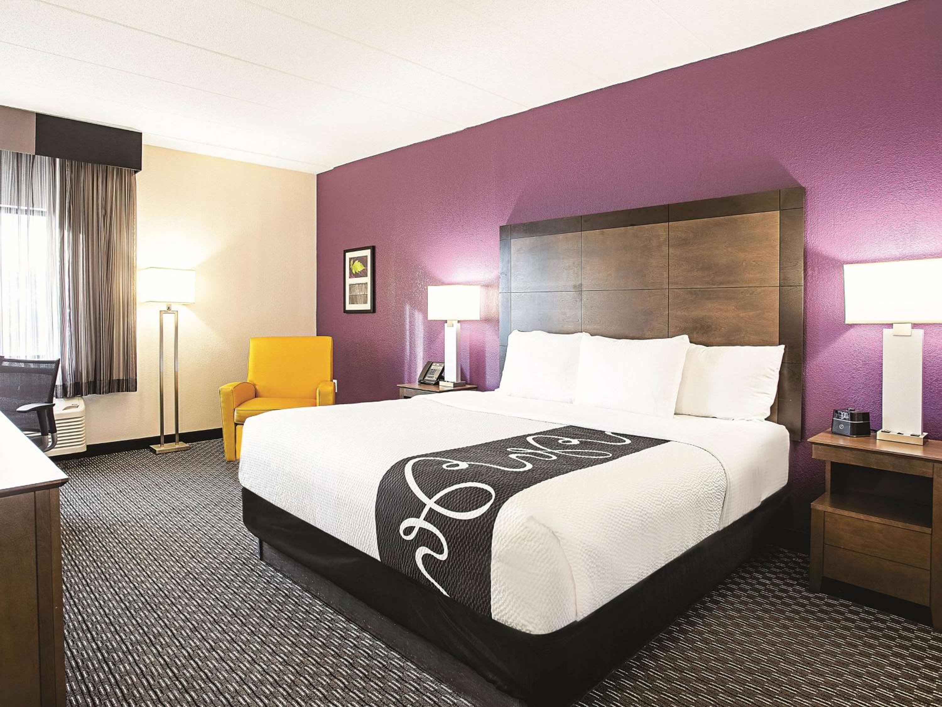 King Room - Non-Smoking - Photo 3