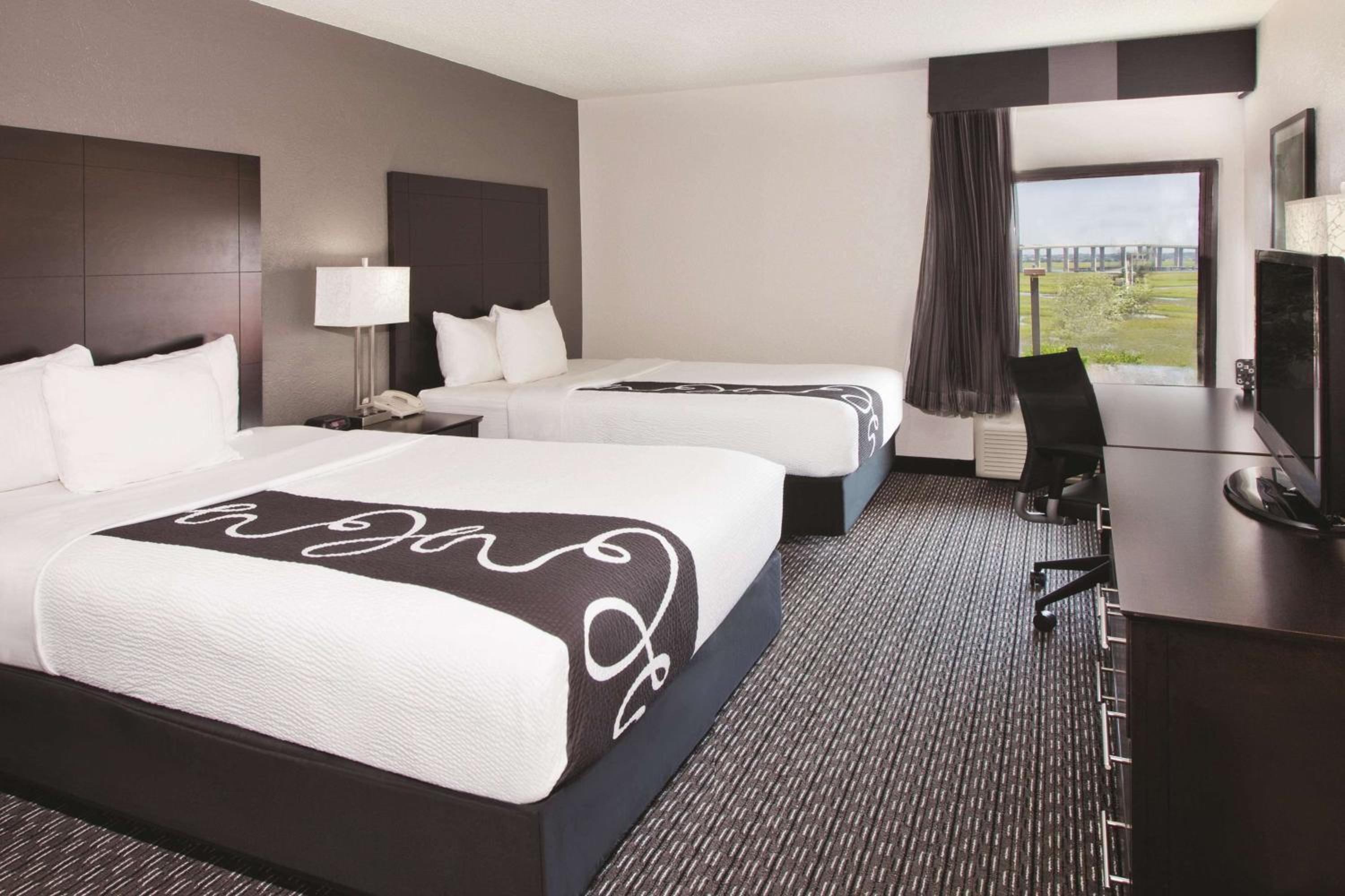 Double Room with Two Double Beds - Exterior Hall/Non-Smoking - Photo 4