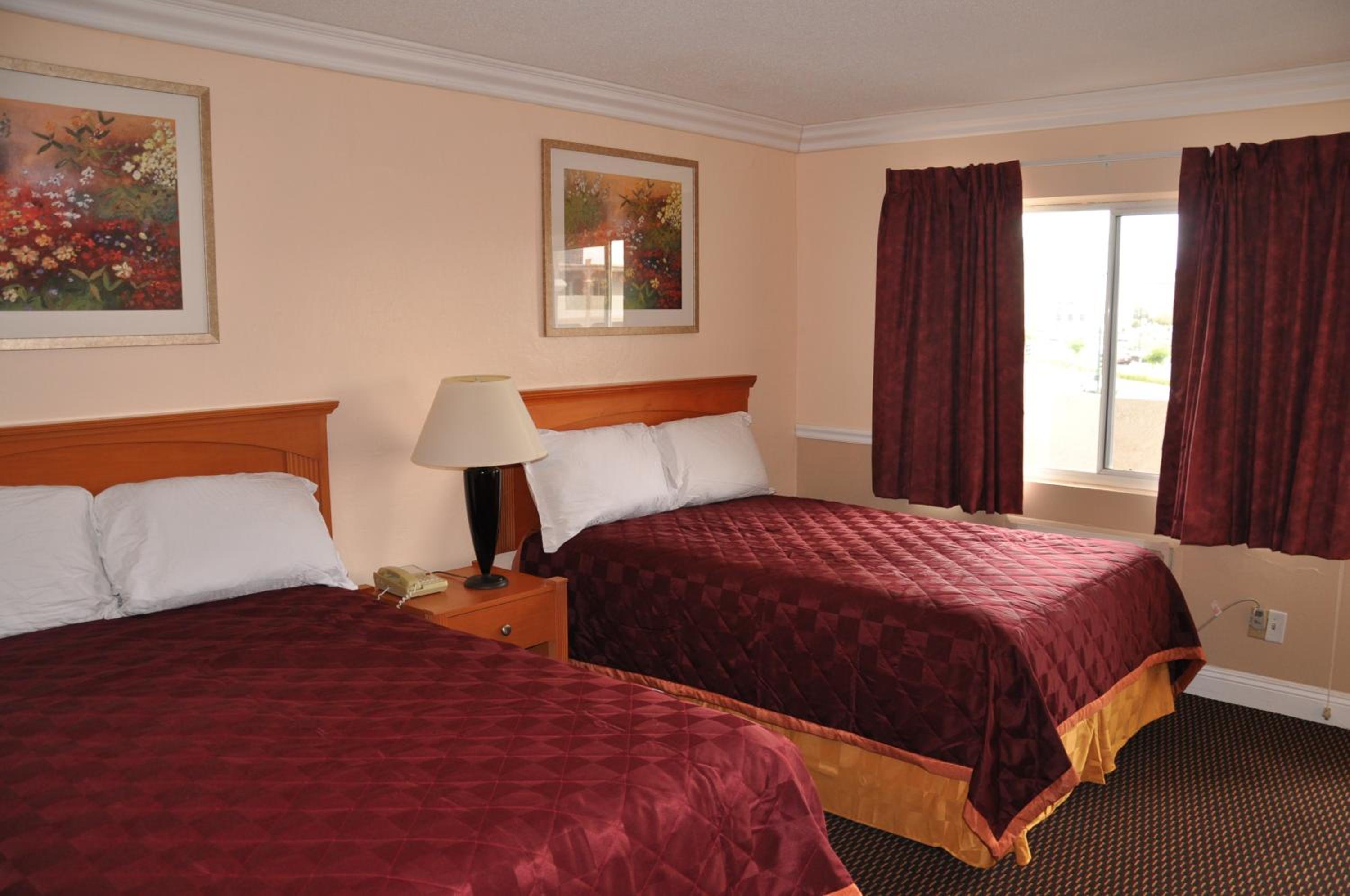 Double Room with Two Double Beds - Non-Smoking - Photo 2