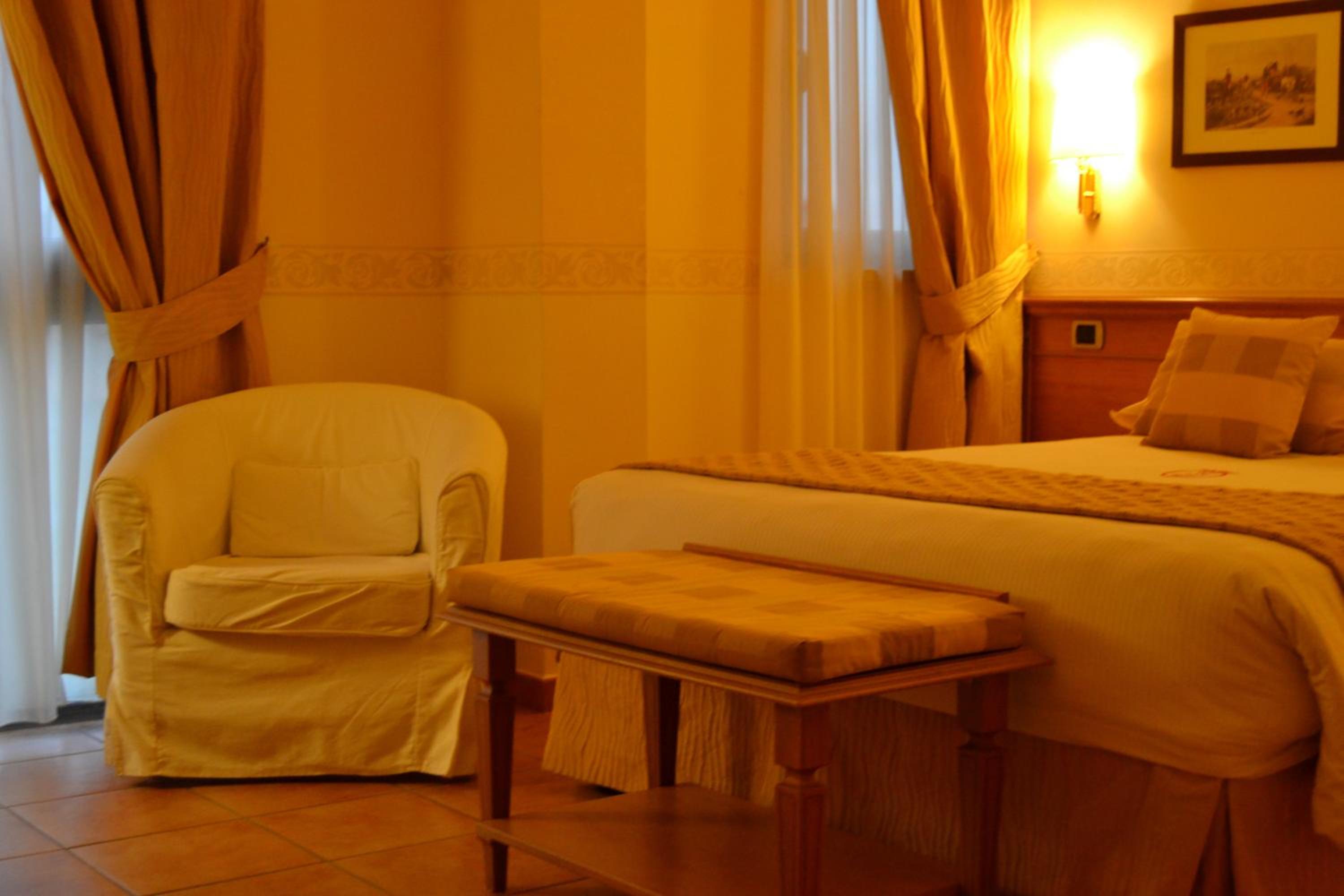 Royal Double Room - Photo 11
