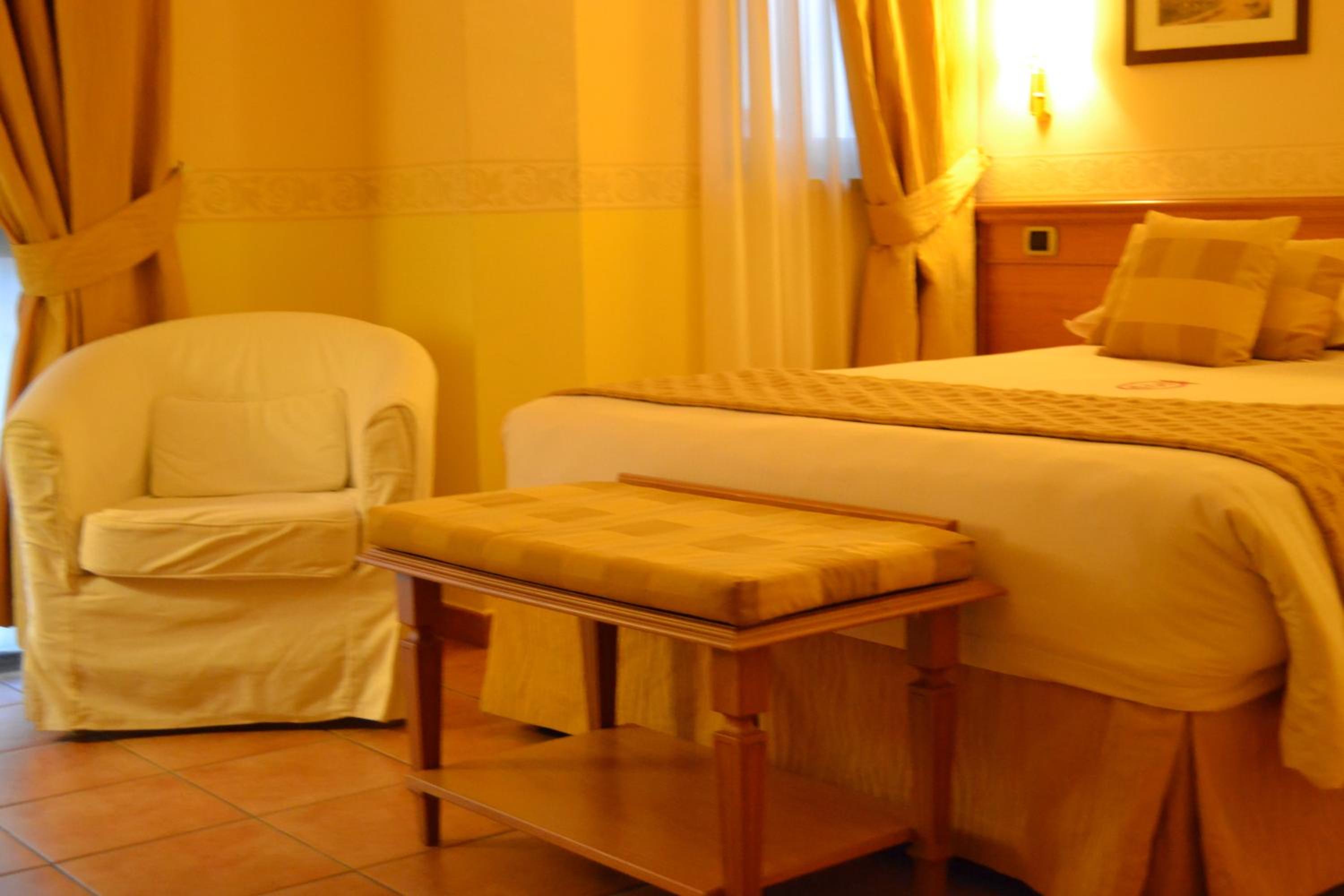 Royal Double Room - Photo 12