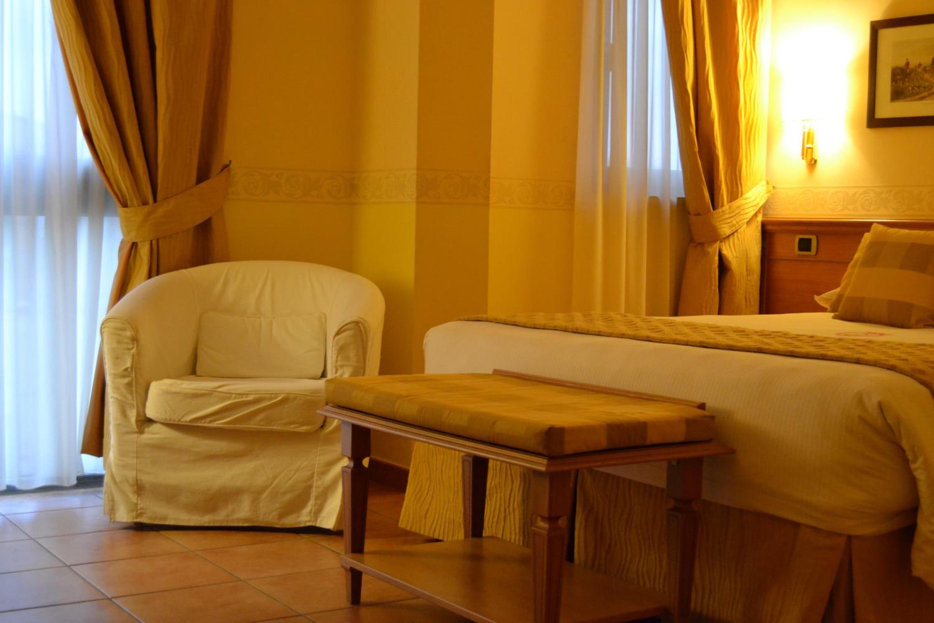 Royal Double Room - Photo 13