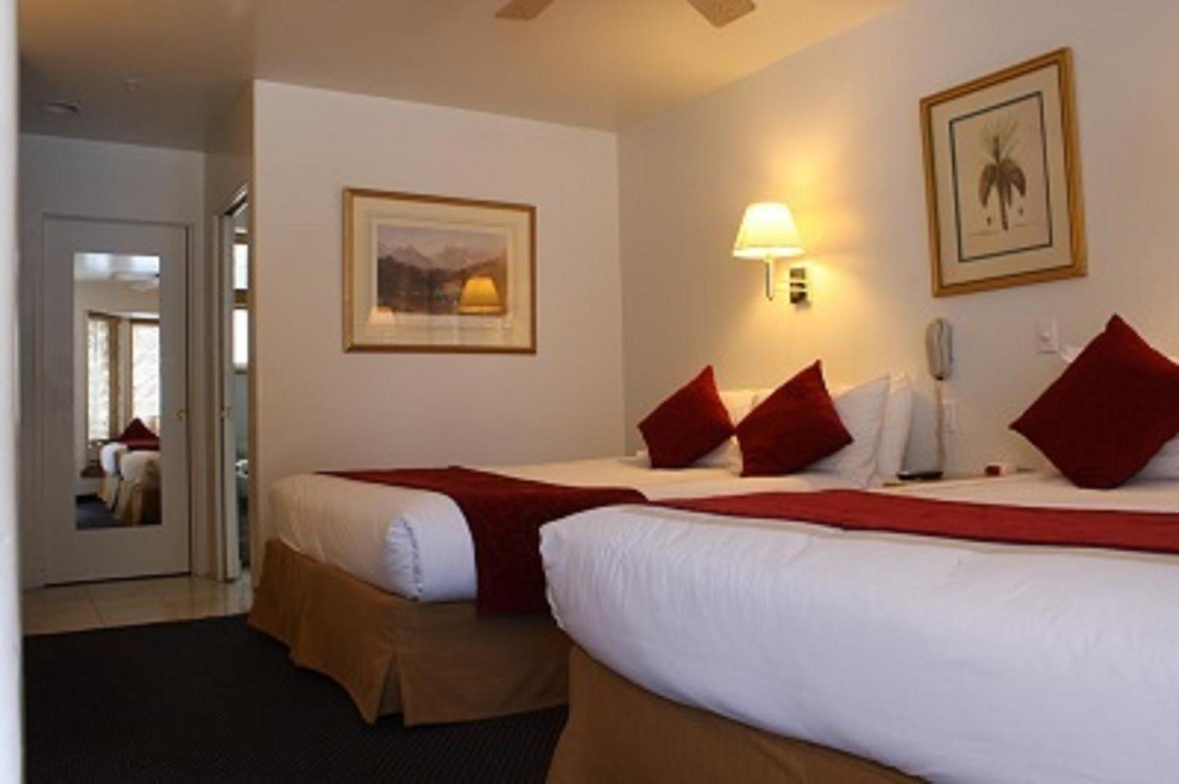 Queen Room with Two Queen Beds - Photo 8