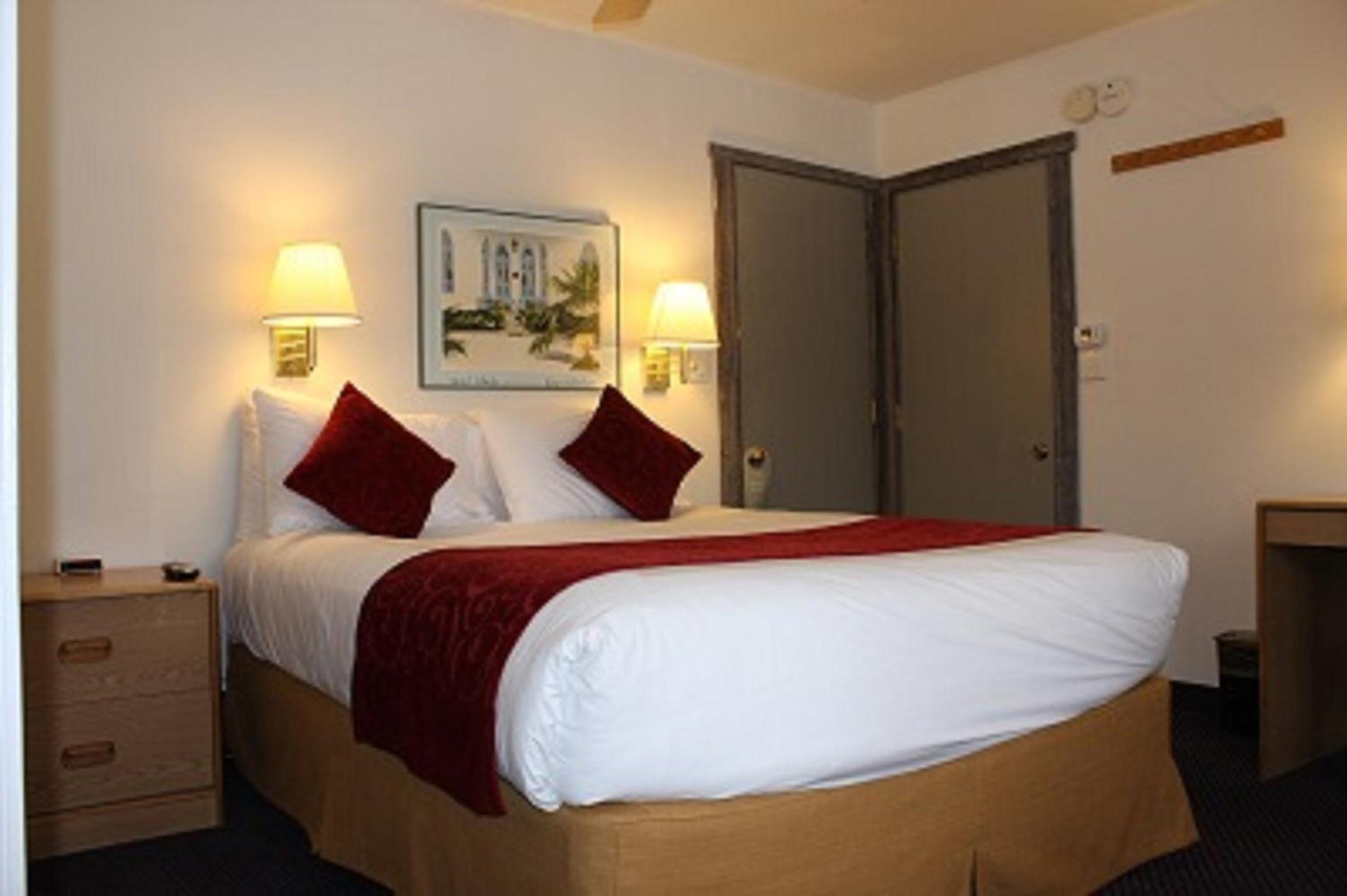 Standard Double Room - Photo 10