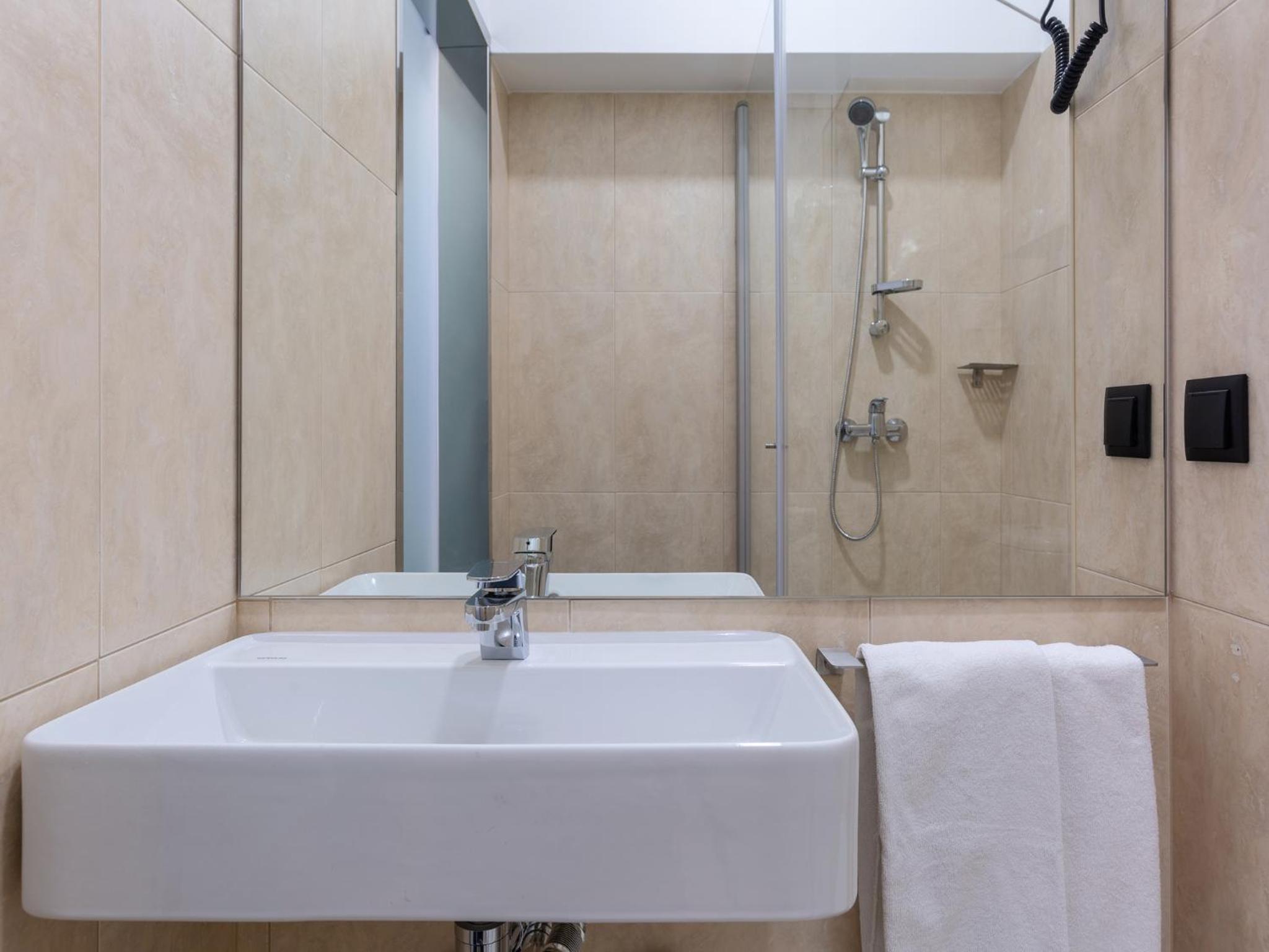 Standard Double Room - Photo 5