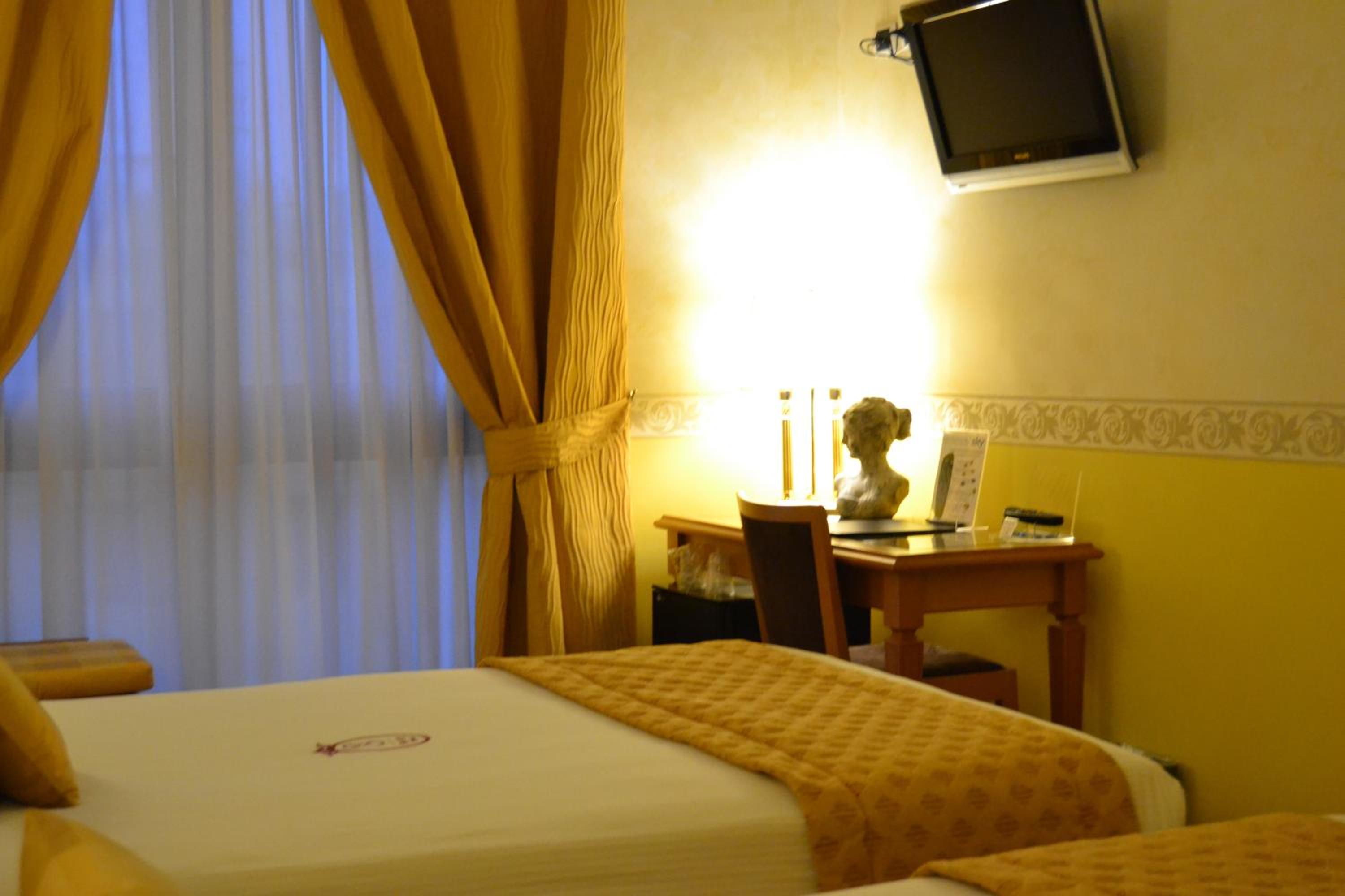 Deluxe Twin Room - Photo 1