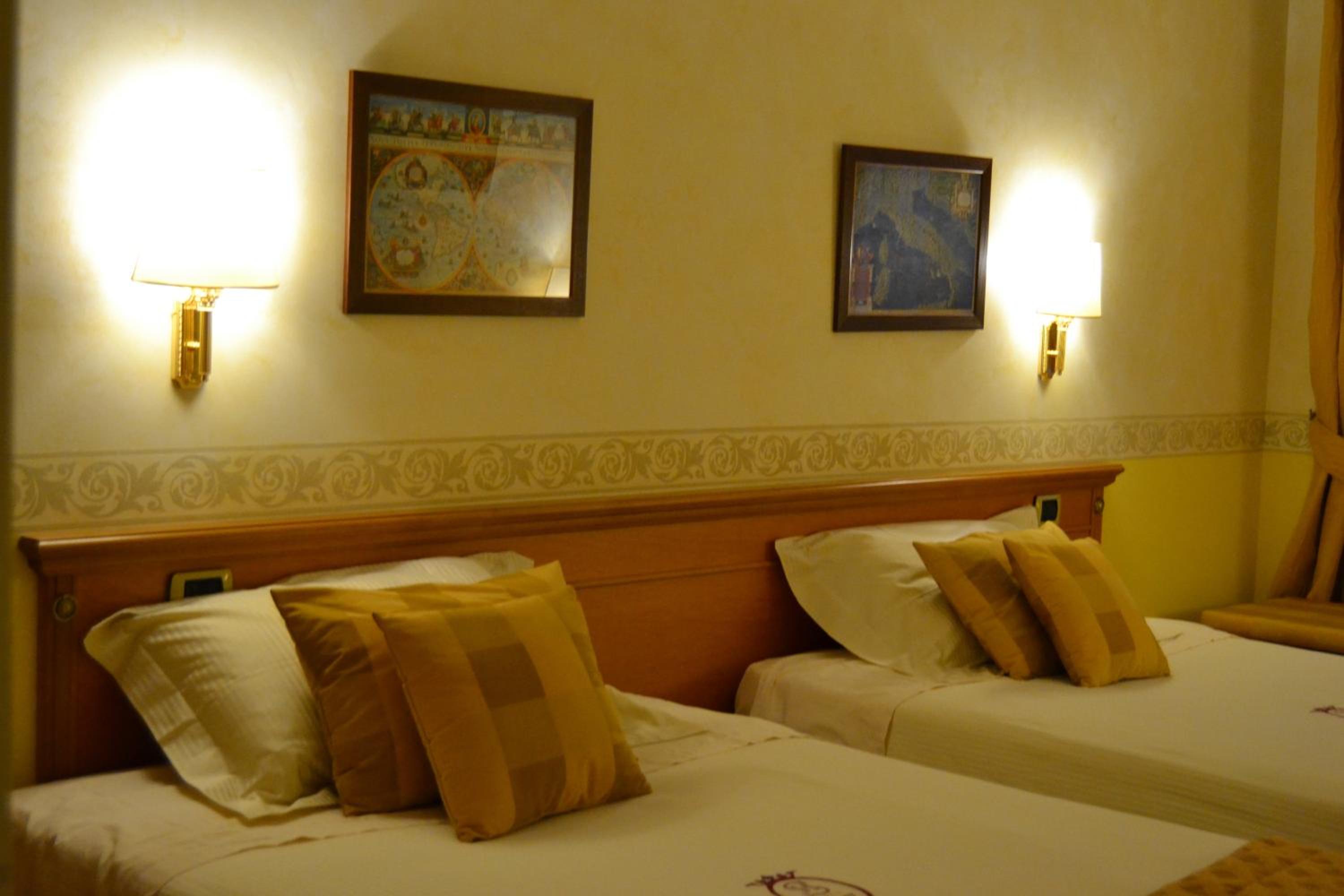 Deluxe Twin Room - Photo 3