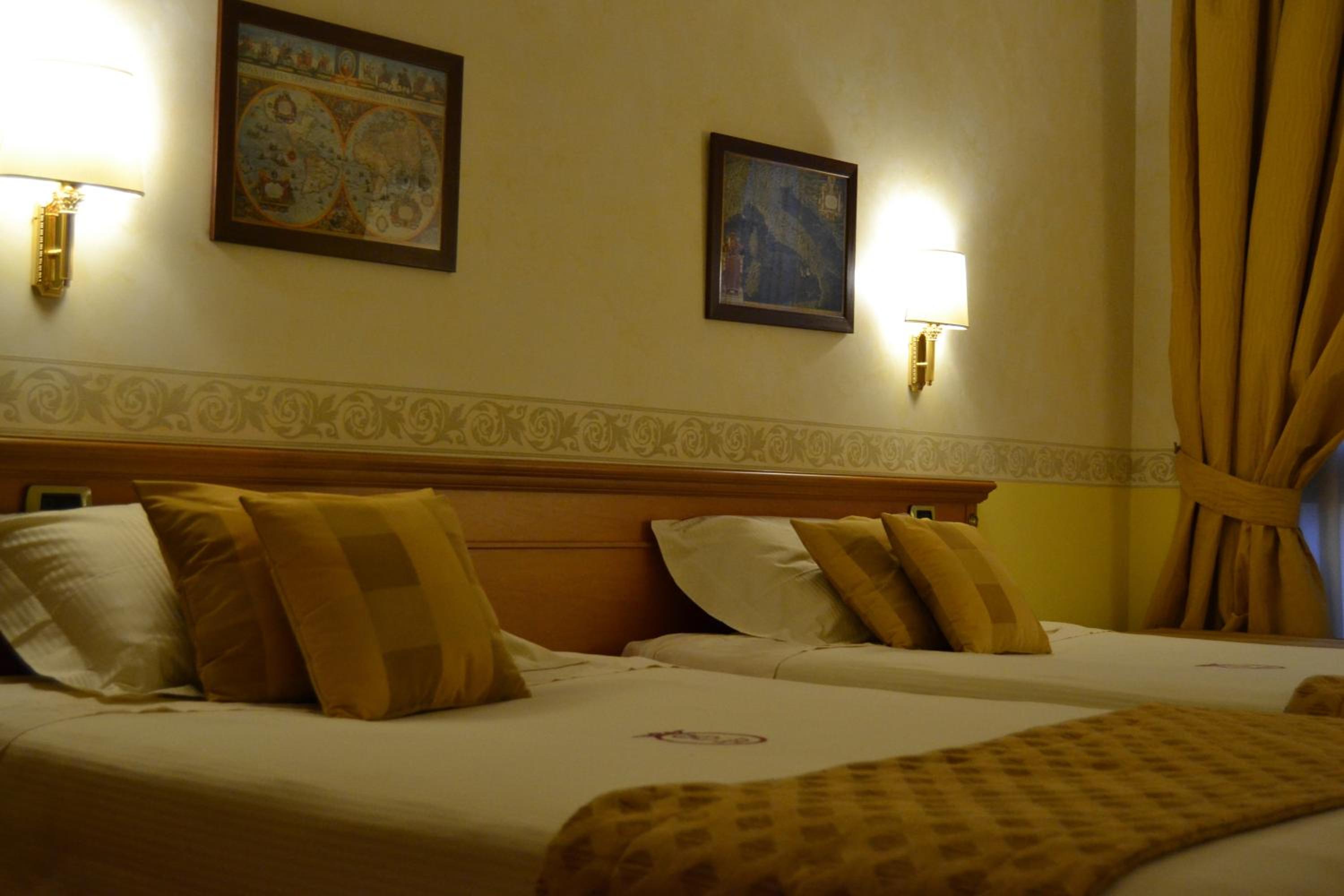 Deluxe Twin Room - Photo 4