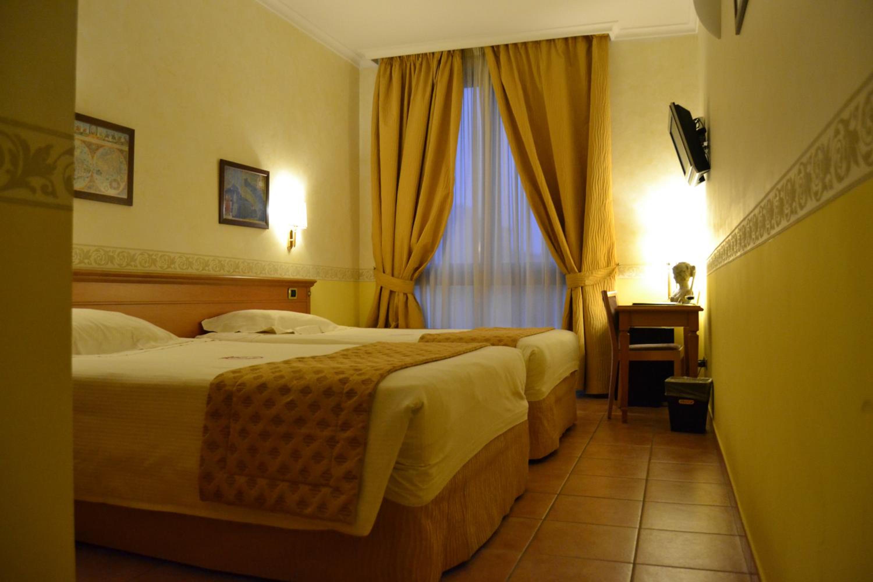 Deluxe Twin Room - Photo 7