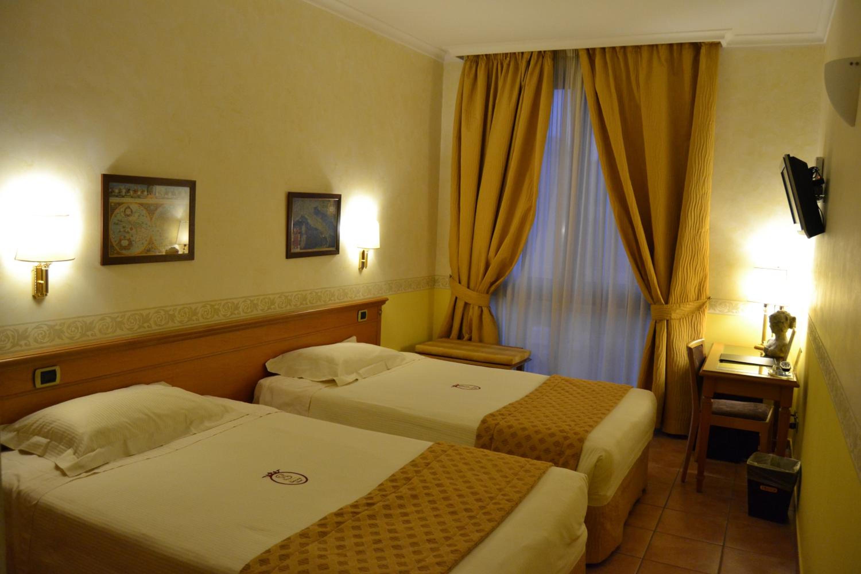 Deluxe Twin Room - Photo 6